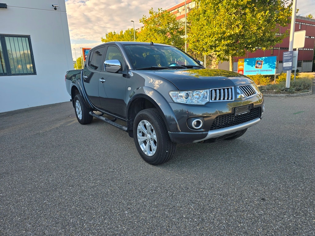 MITSUBISHI L200 D-Cab Pick-up 2.5 DID HP 178 4x4 Intense-image-11