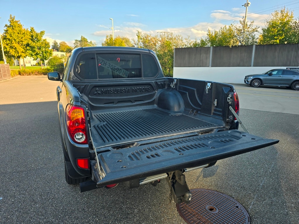 MITSUBISHI L200 D-Cab Pick-up 2.5 DID HP 178 4x4 Intense-image-12
