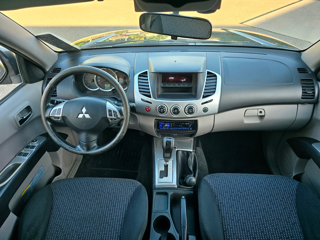 MITSUBISHI L200 D-Cab Pick-up 2.5 DID HP 178 4x4 Intense-image-18