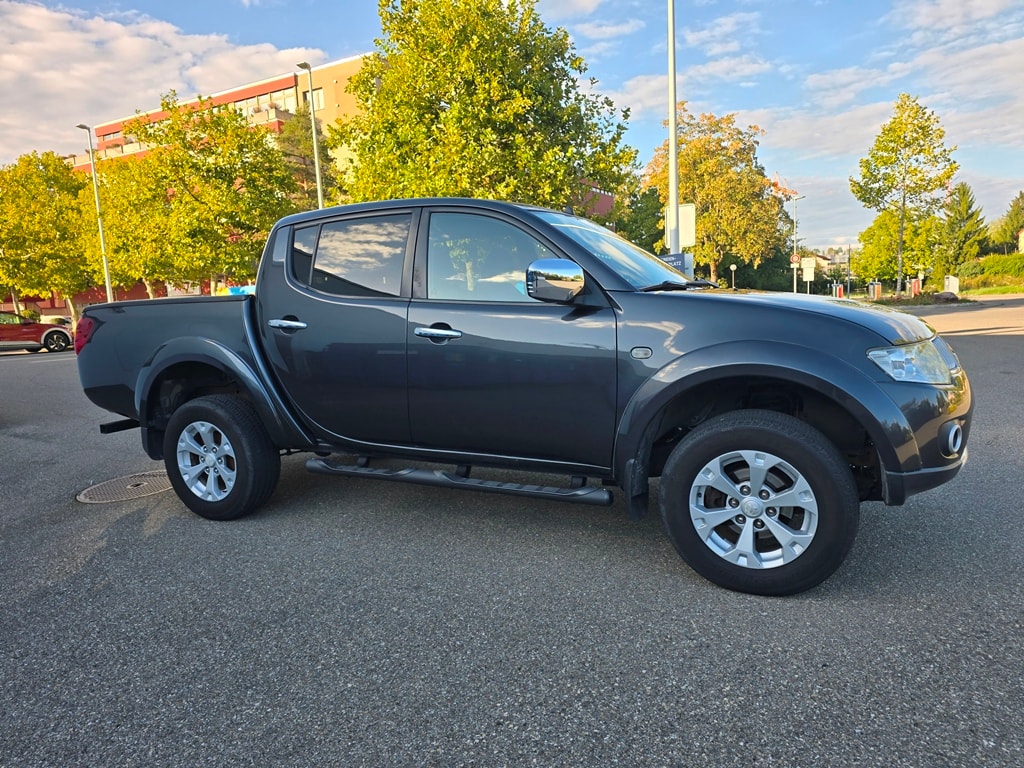 MITSUBISHI L200 D-Cab Pick-up 2.5 DID HP 178 4x4 Intense-image-9