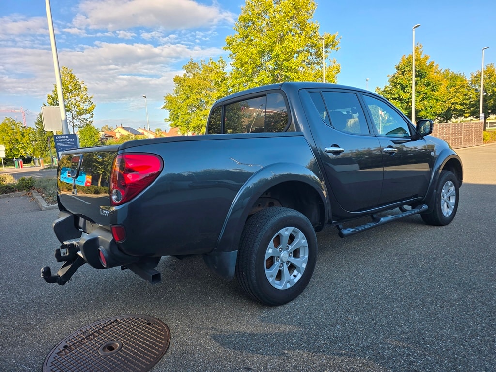 MITSUBISHI L200 D-Cab Pick-up 2.5 DID HP 178 4x4 Intense-image-7