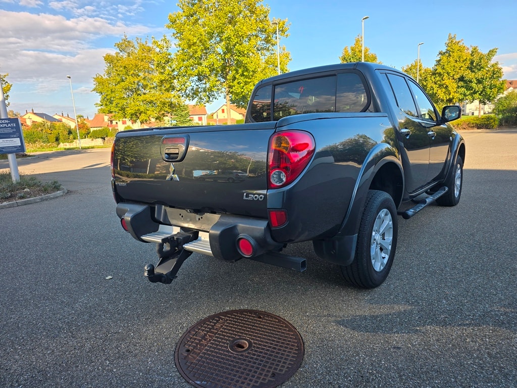 MITSUBISHI L200 D-Cab Pick-up 2.5 DID HP 178 4x4 Intense-image-6