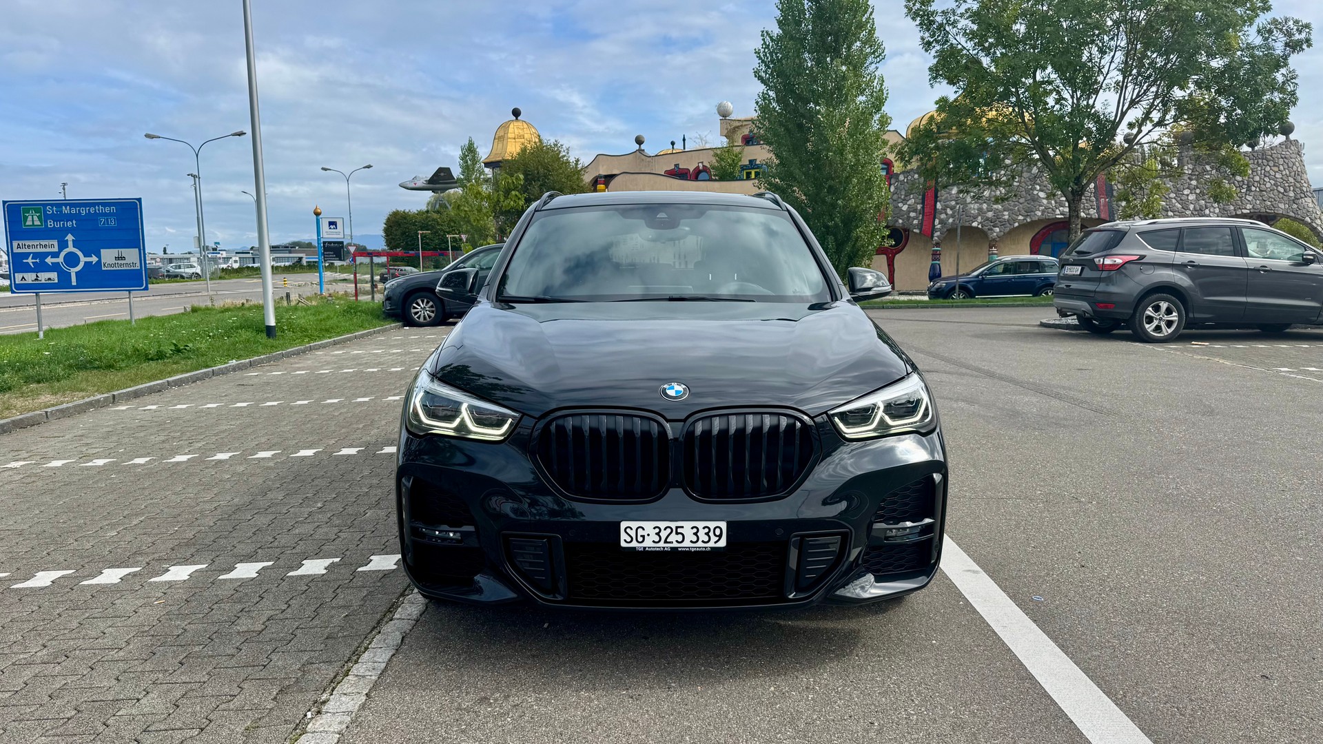 BMW 25e xDrive-image-1