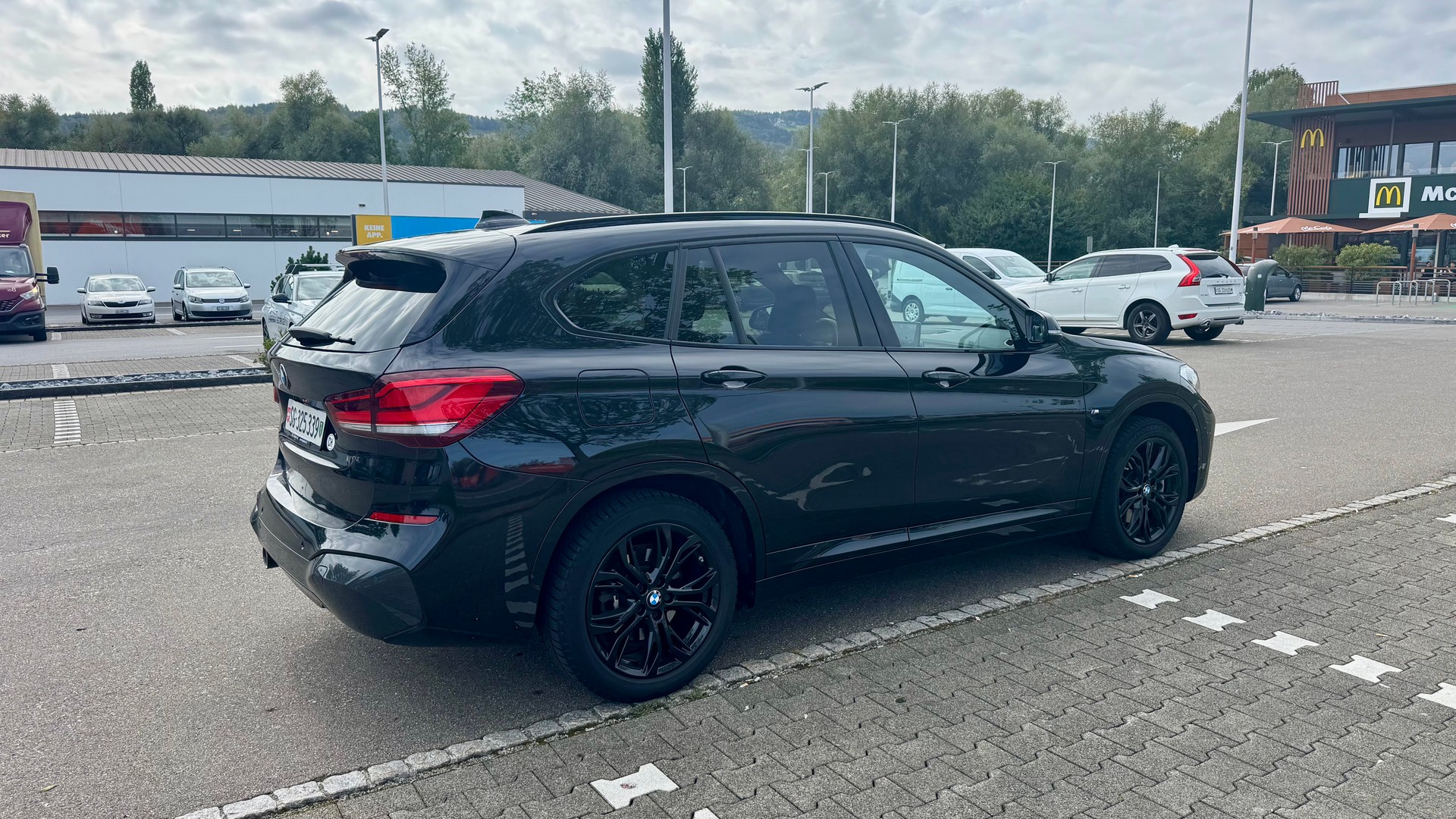 BMW 25e xDrive-image-3