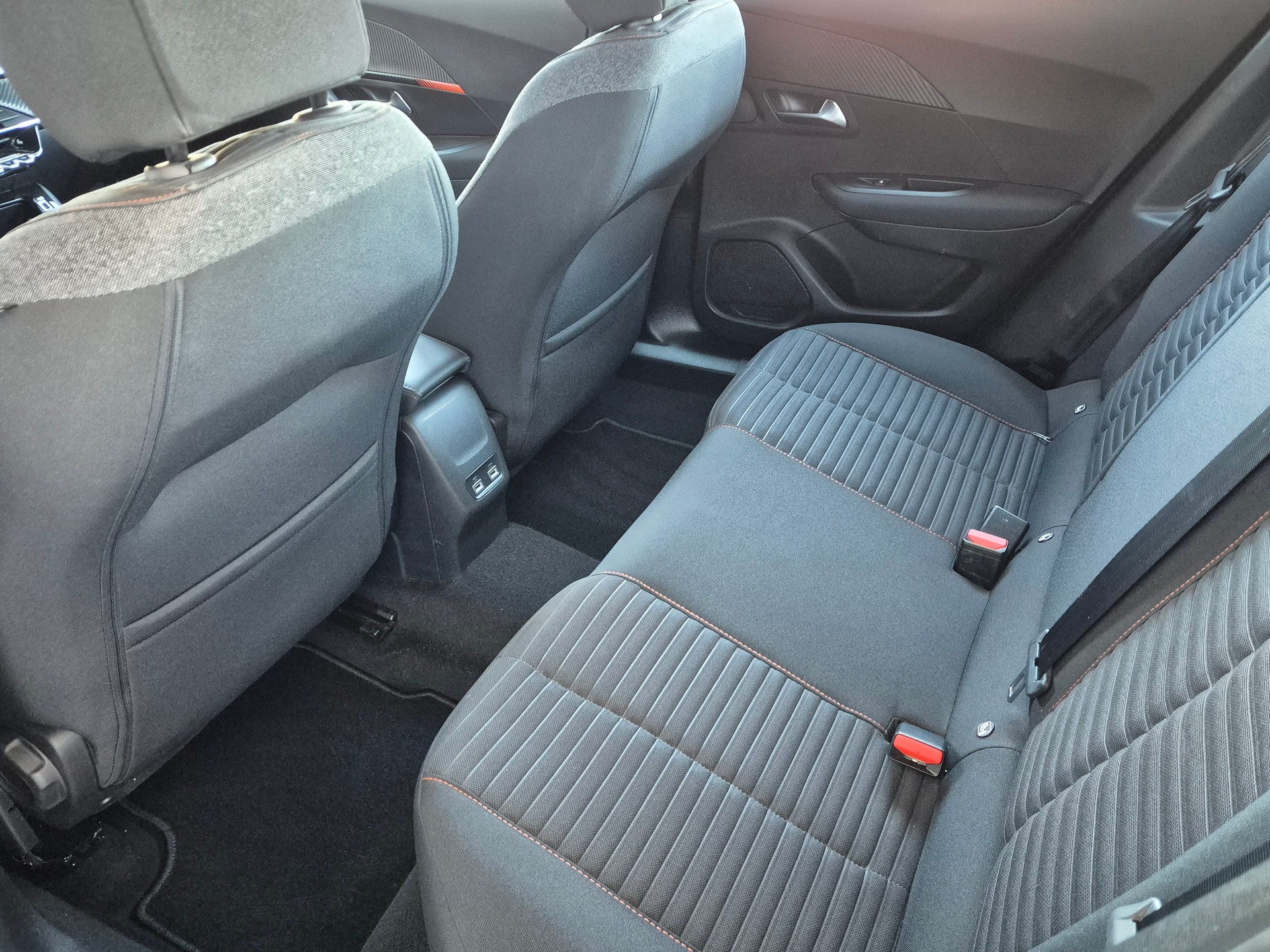 PEUGEOT 2008 1.2 PureTech Active Pack EAT8-image-15