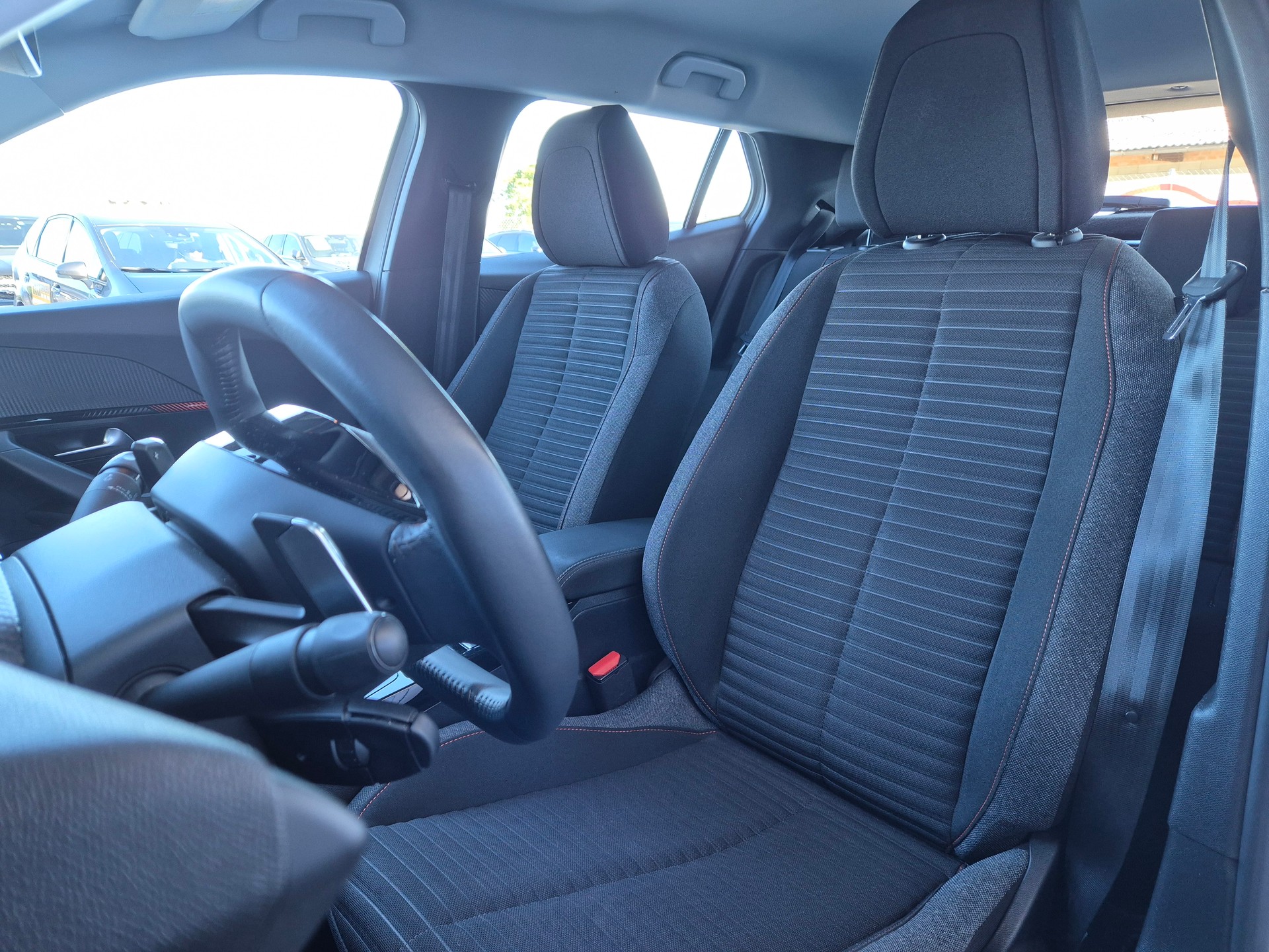 PEUGEOT 2008 1.2 PureTech Active Pack EAT8-image-13