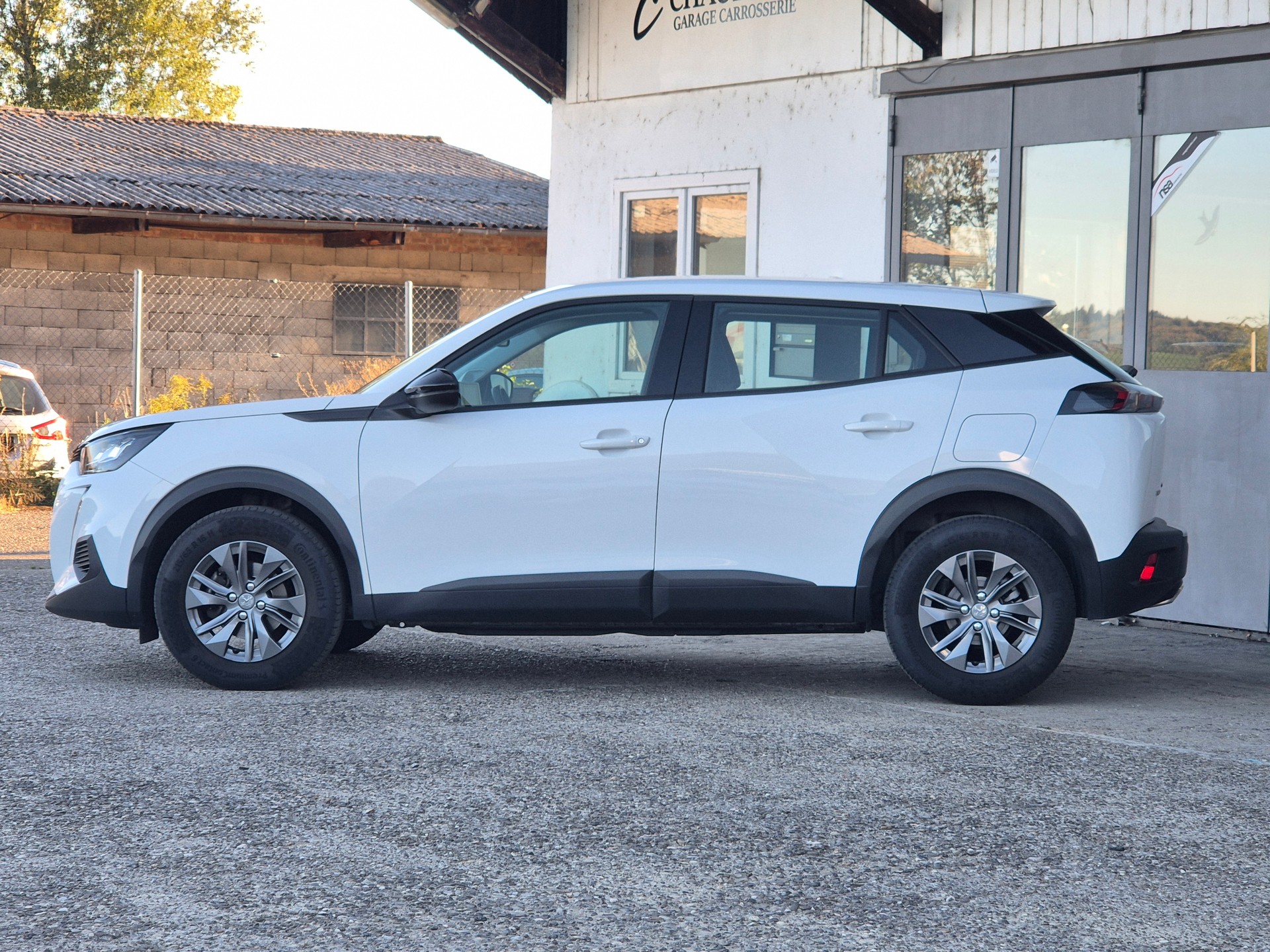 PEUGEOT 2008 1.2 PureTech Active Pack EAT8-image-9