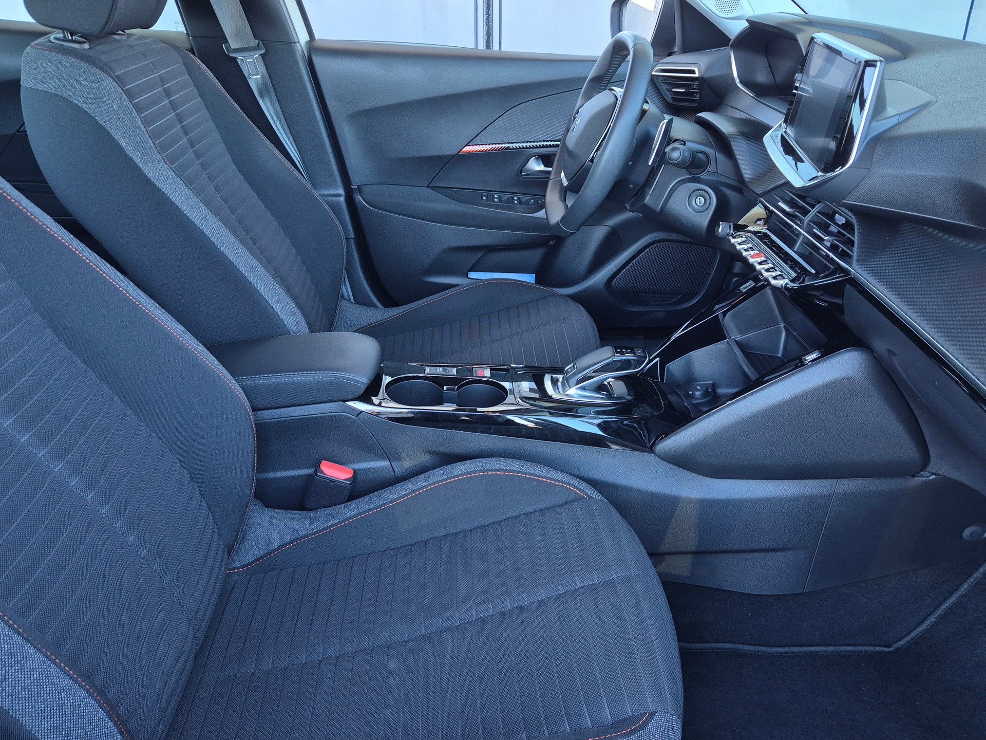 PEUGEOT 2008 1.2 PureTech Active Pack EAT8-image-14