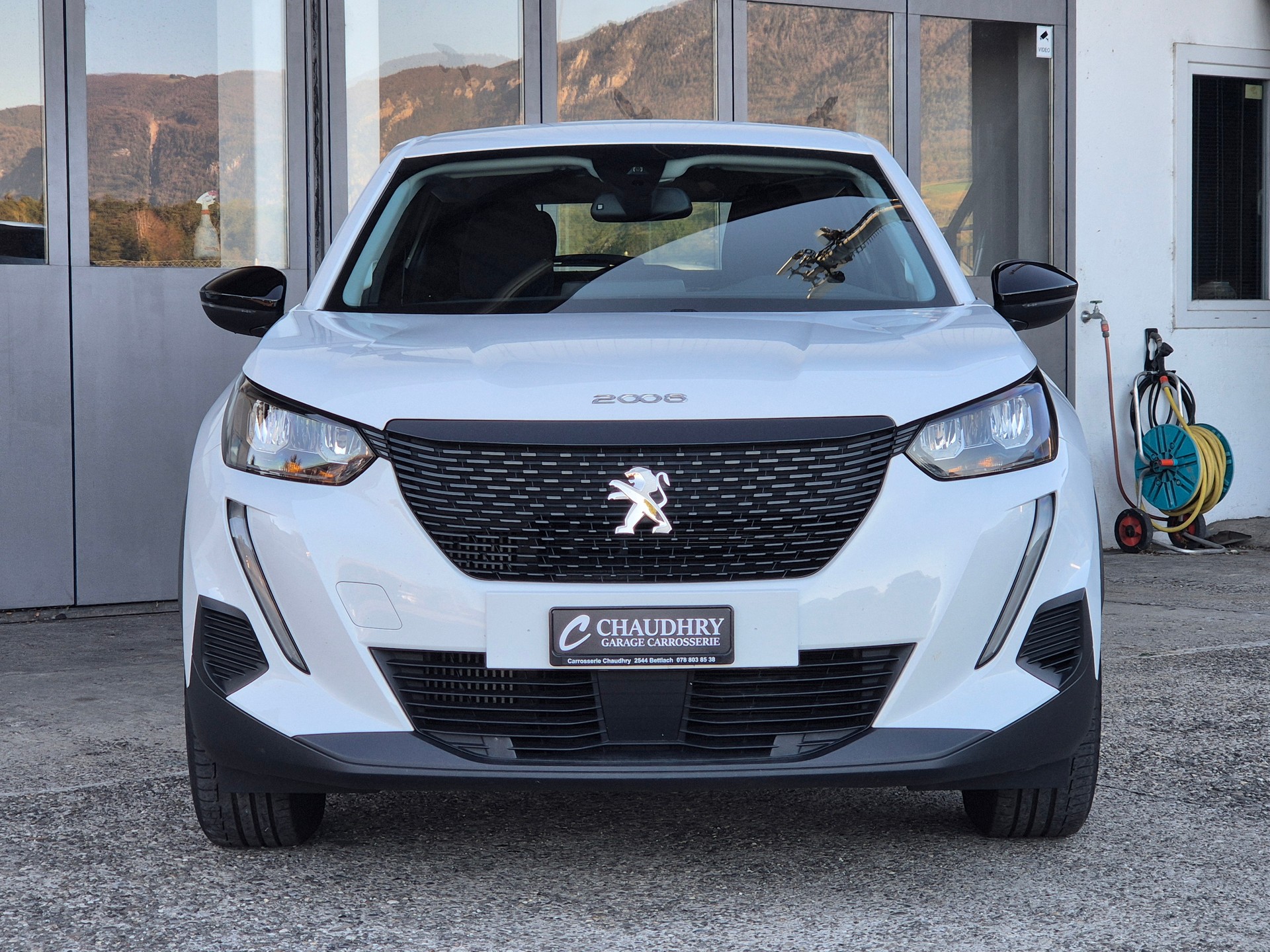 PEUGEOT 2008 1.2 PureTech Active Pack EAT8-image-1