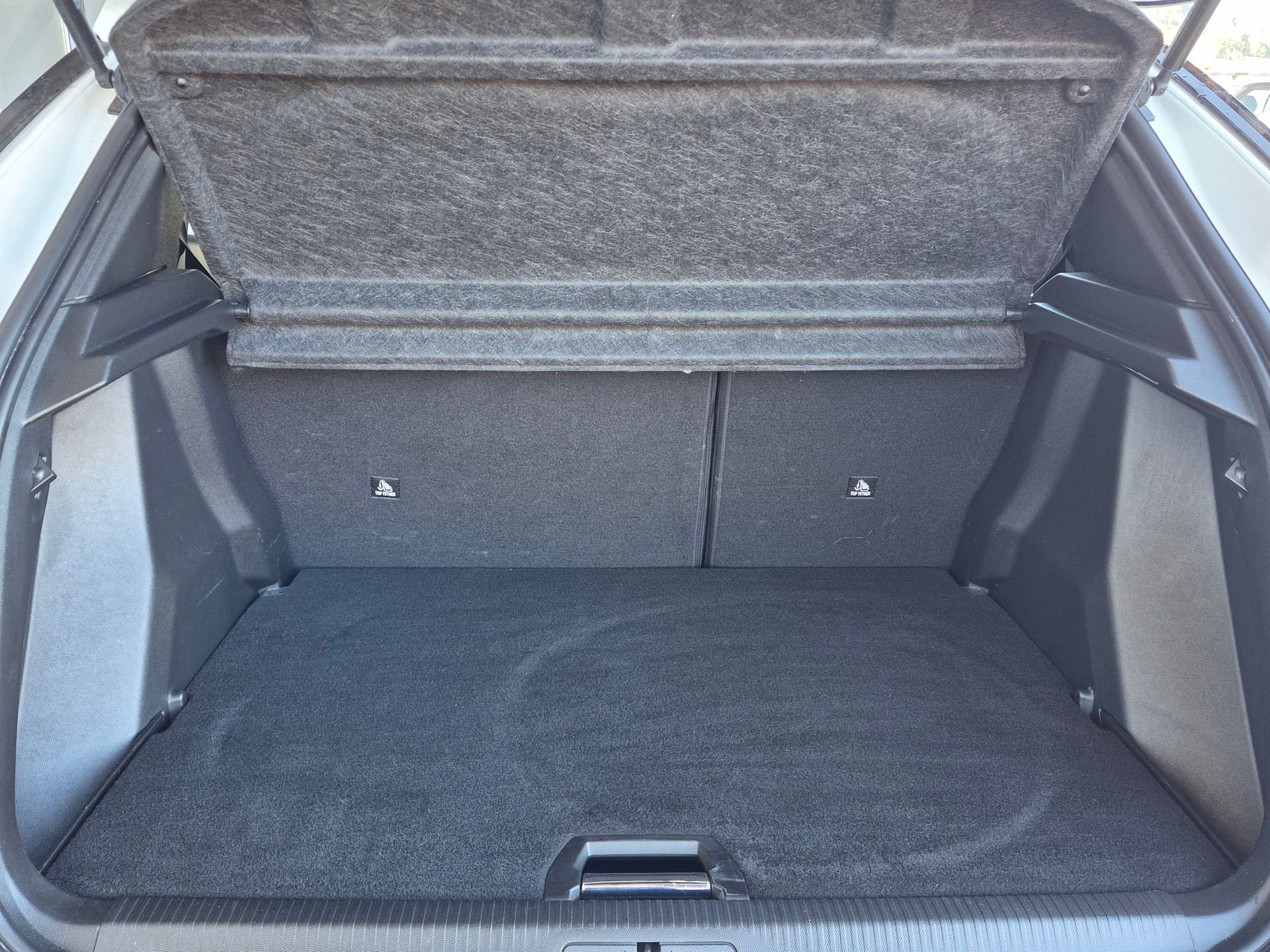 PEUGEOT 2008 1.2 PureTech Active Pack EAT8-image-7