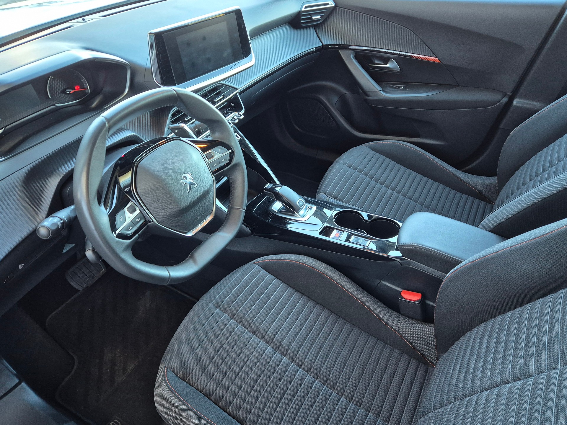 PEUGEOT 2008 1.2 PureTech Active Pack EAT8-image-12