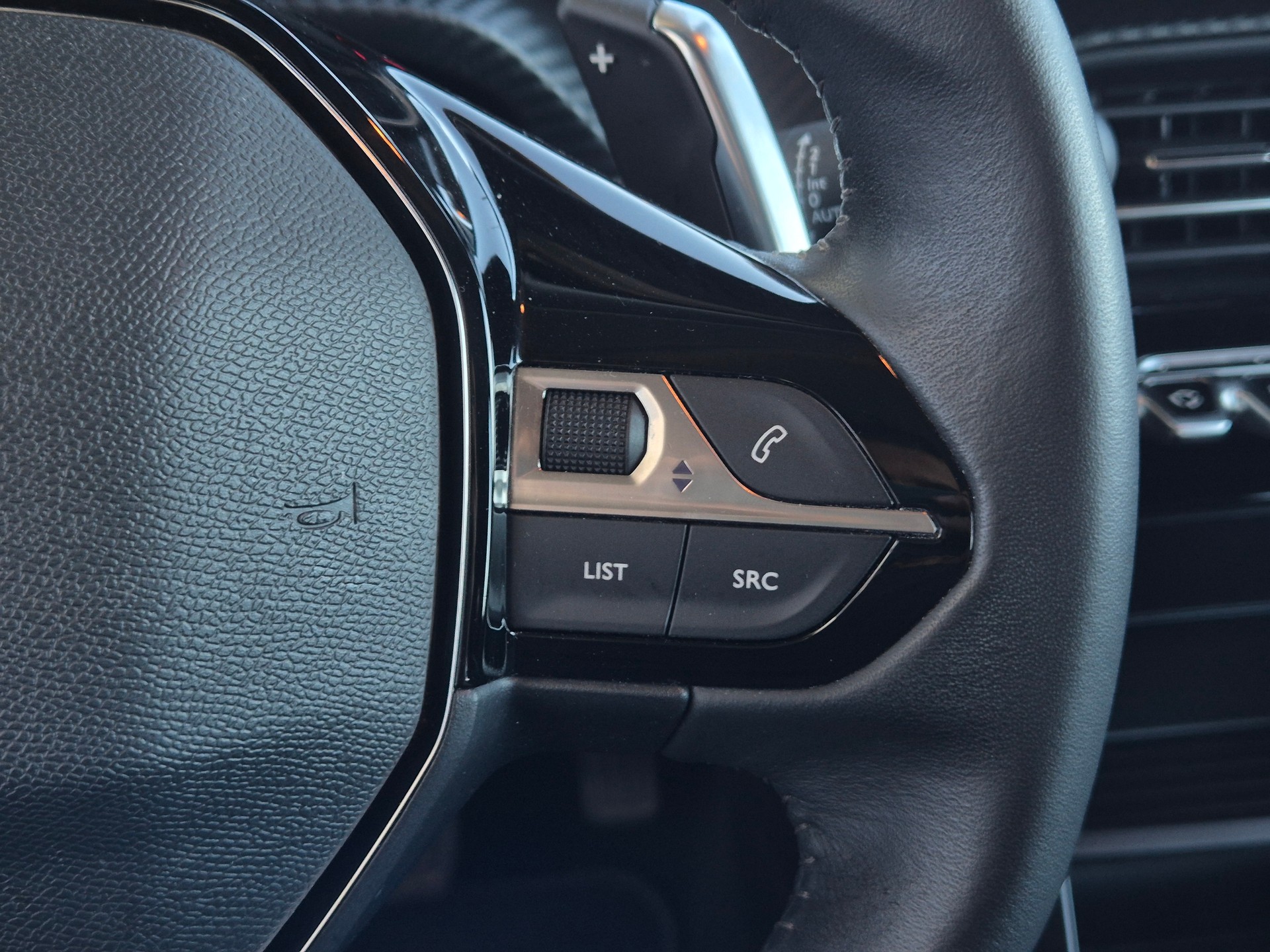 PEUGEOT 2008 1.2 PureTech Active Pack EAT8-image-18