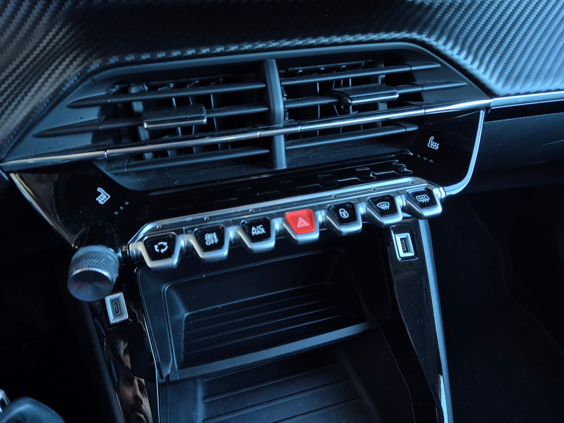 PEUGEOT 2008 1.2 PureTech Active Pack EAT8-image-24