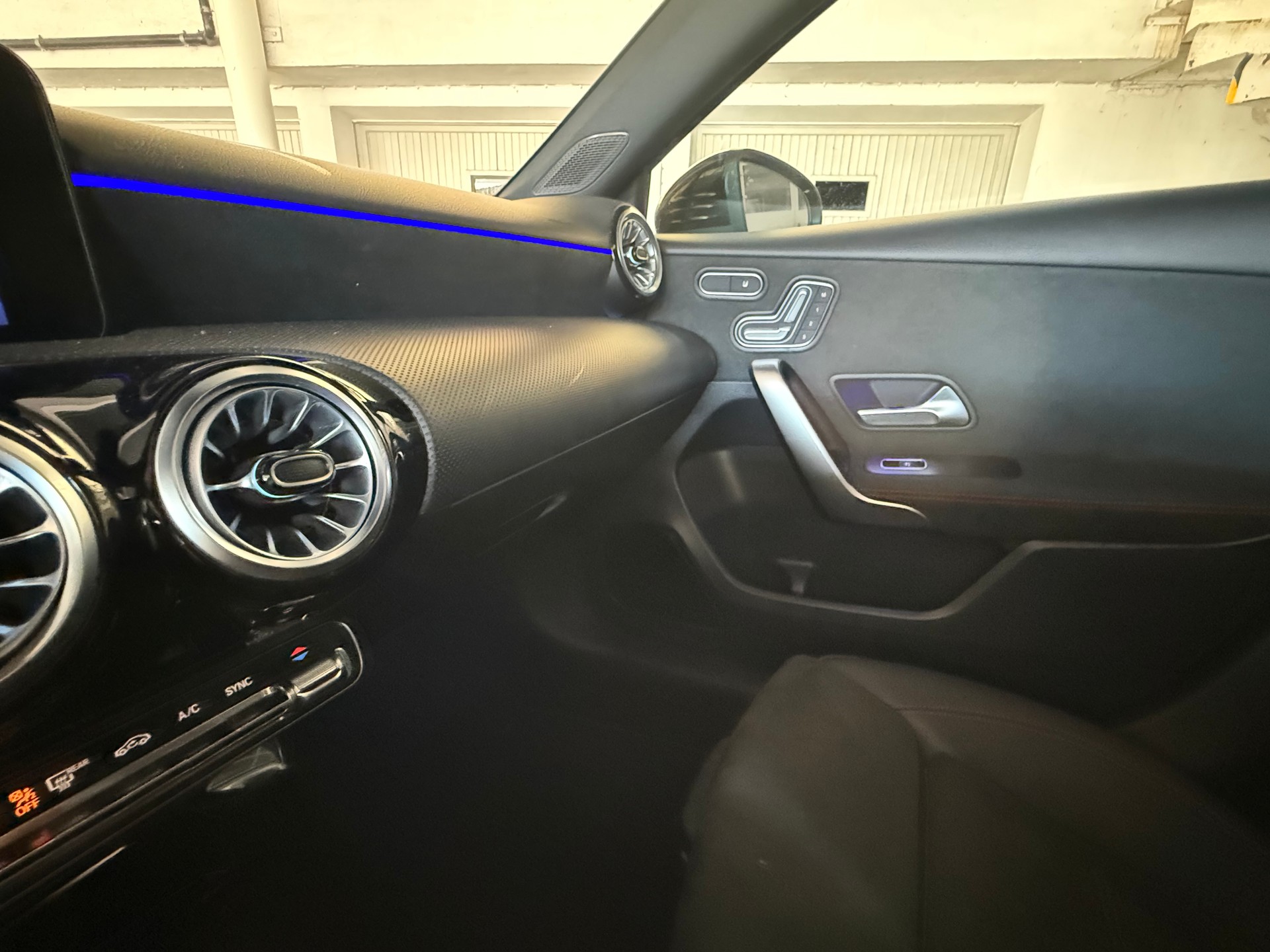 MERCEDES-BENZ A 200 Night Star 7G-DCT Amgline-image-15