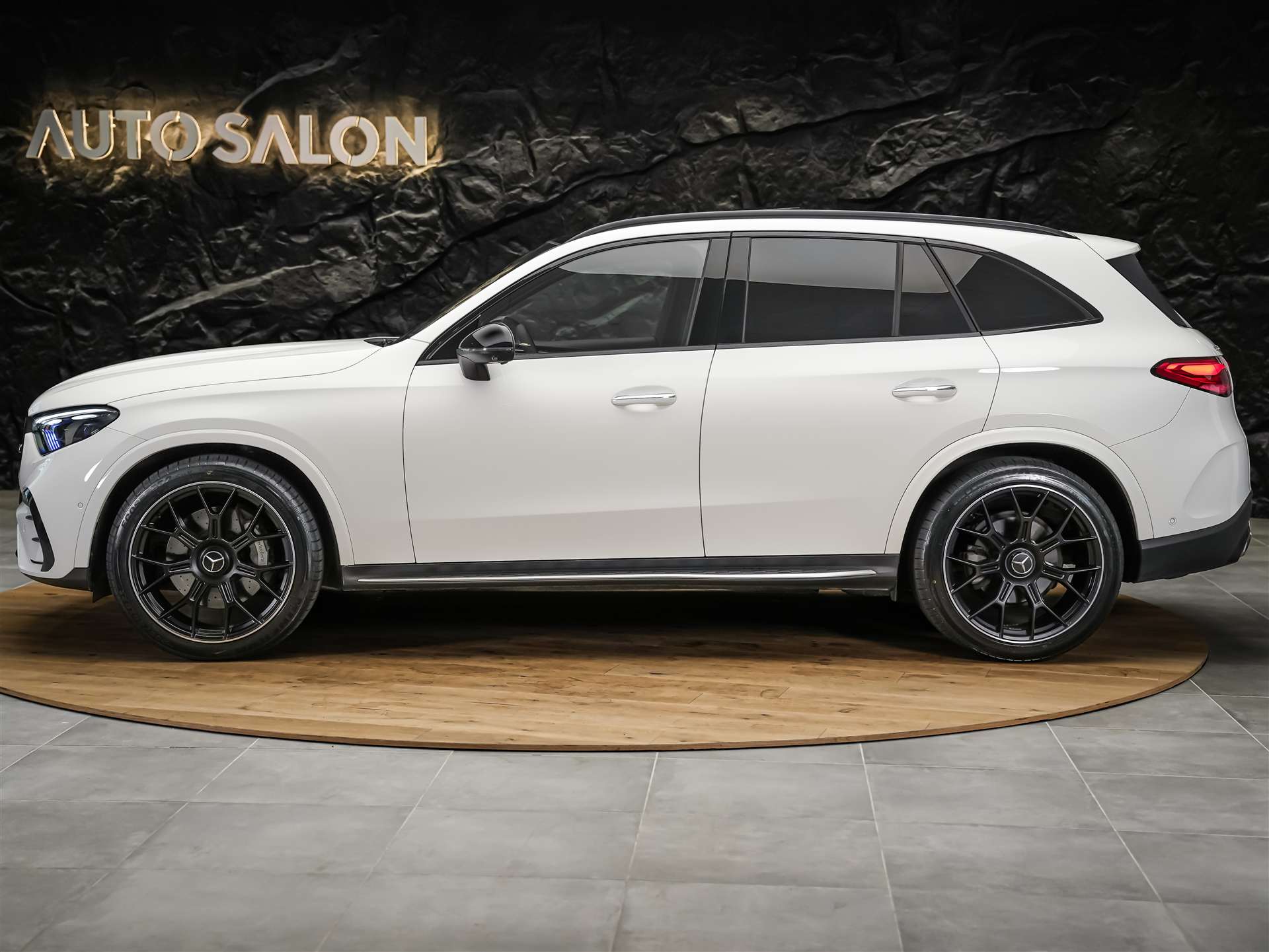 MERCEDES-BENZ GLC 300 4Matic AMG Line 9G-Tronic *Facelift*21" Felgen*Panorama*Lenkradheizung*-image-2