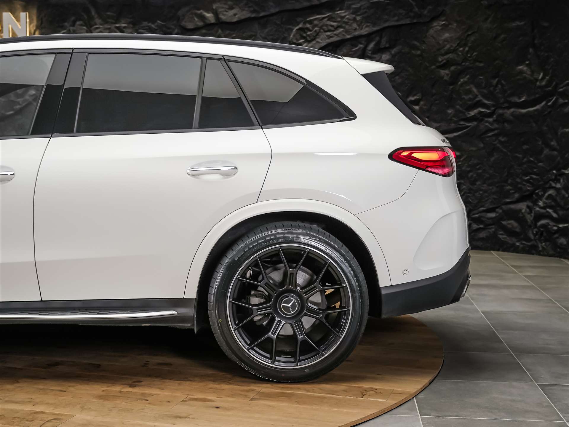 MERCEDES-BENZ GLC 300 4Matic AMG Line 9G-Tronic *Facelift*21" Felgen*Panorama*Lenkradheizung*-image-19