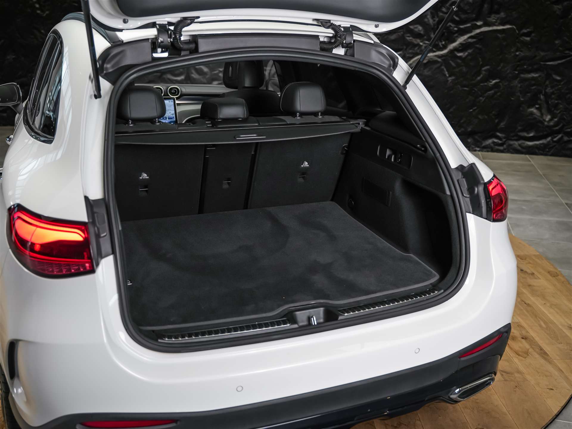 MERCEDES-BENZ GLC 300 4Matic AMG Line 9G-Tronic *Facelift*21" Felgen*Panorama*Lenkradheizung*-image-47