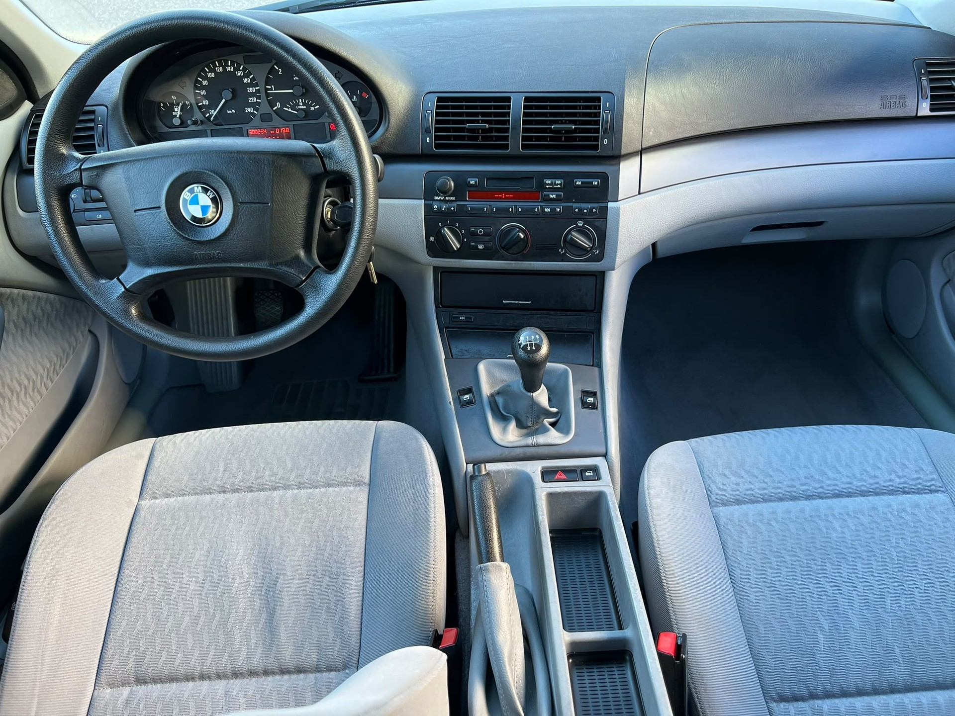 BMW 320d-image-8