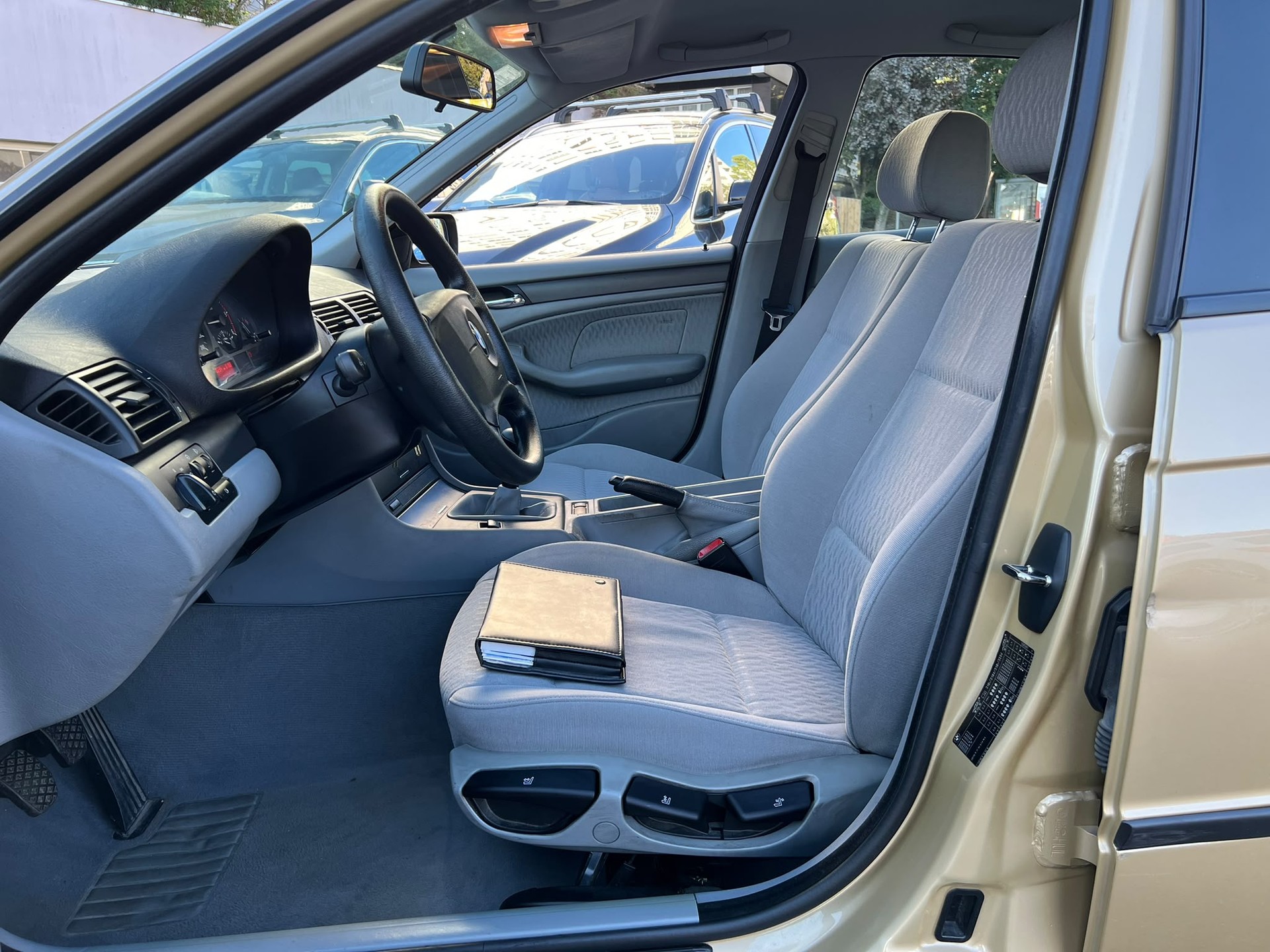 BMW 320d-image-6