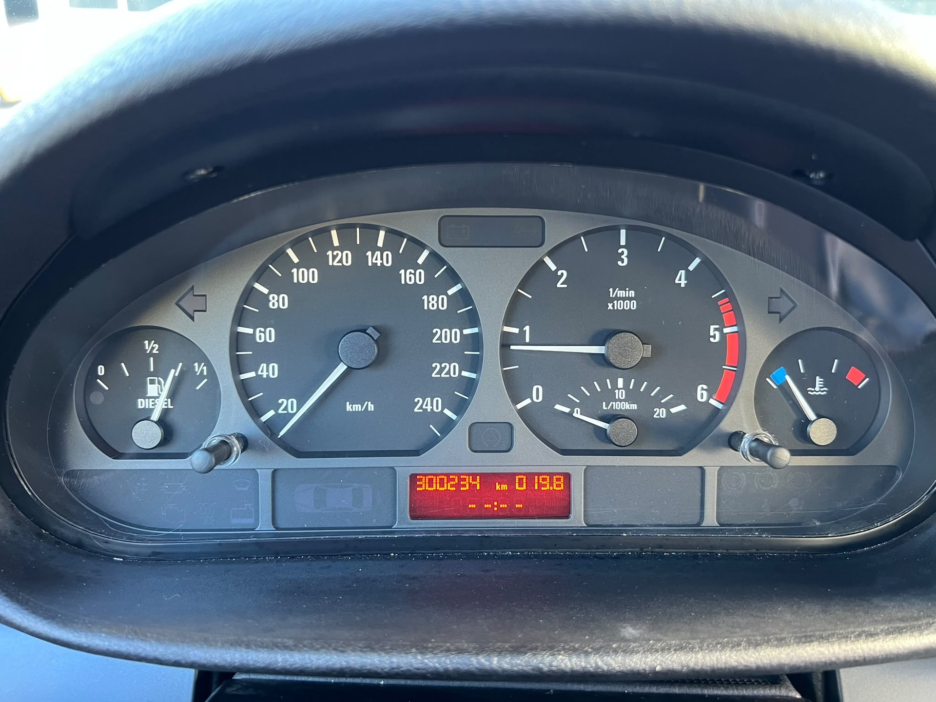 BMW 320d-image-10