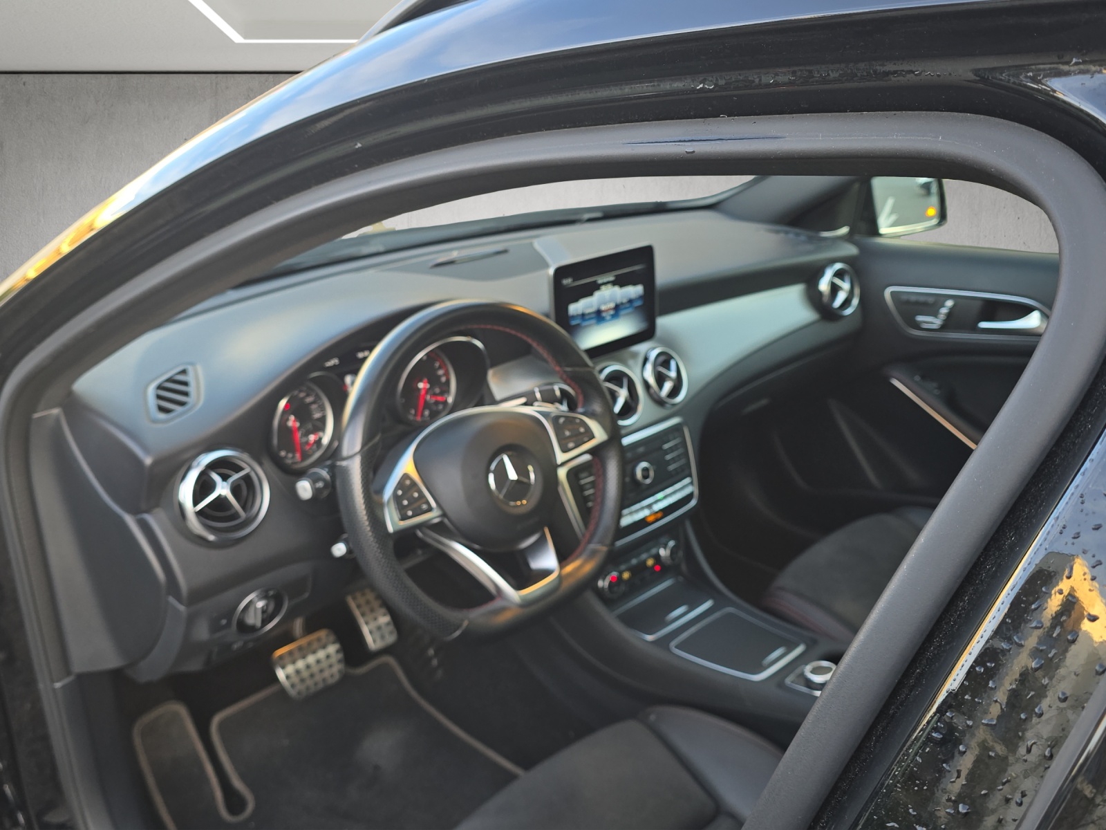 MERCEDES-BENZ GLA 250 AMG Line 4Matic 7G-DCT-image-9