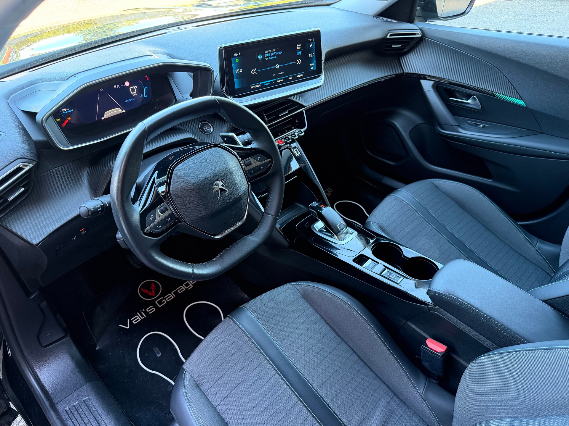 PEUGEOT 2008 1.2 PureTech Allure Pack EAT8-image-7