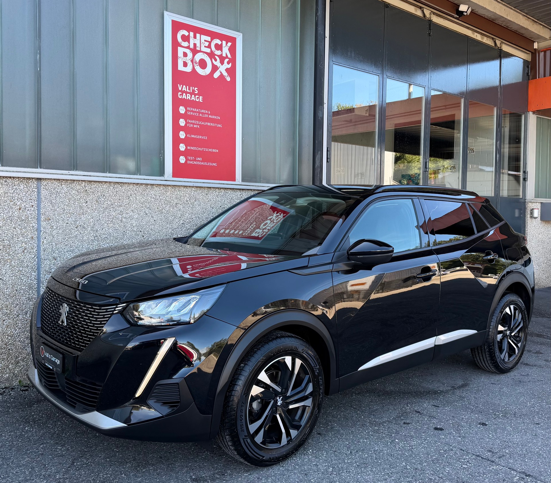 PEUGEOT 2008 1.2 PureTech Allure Pack EAT8-image-0