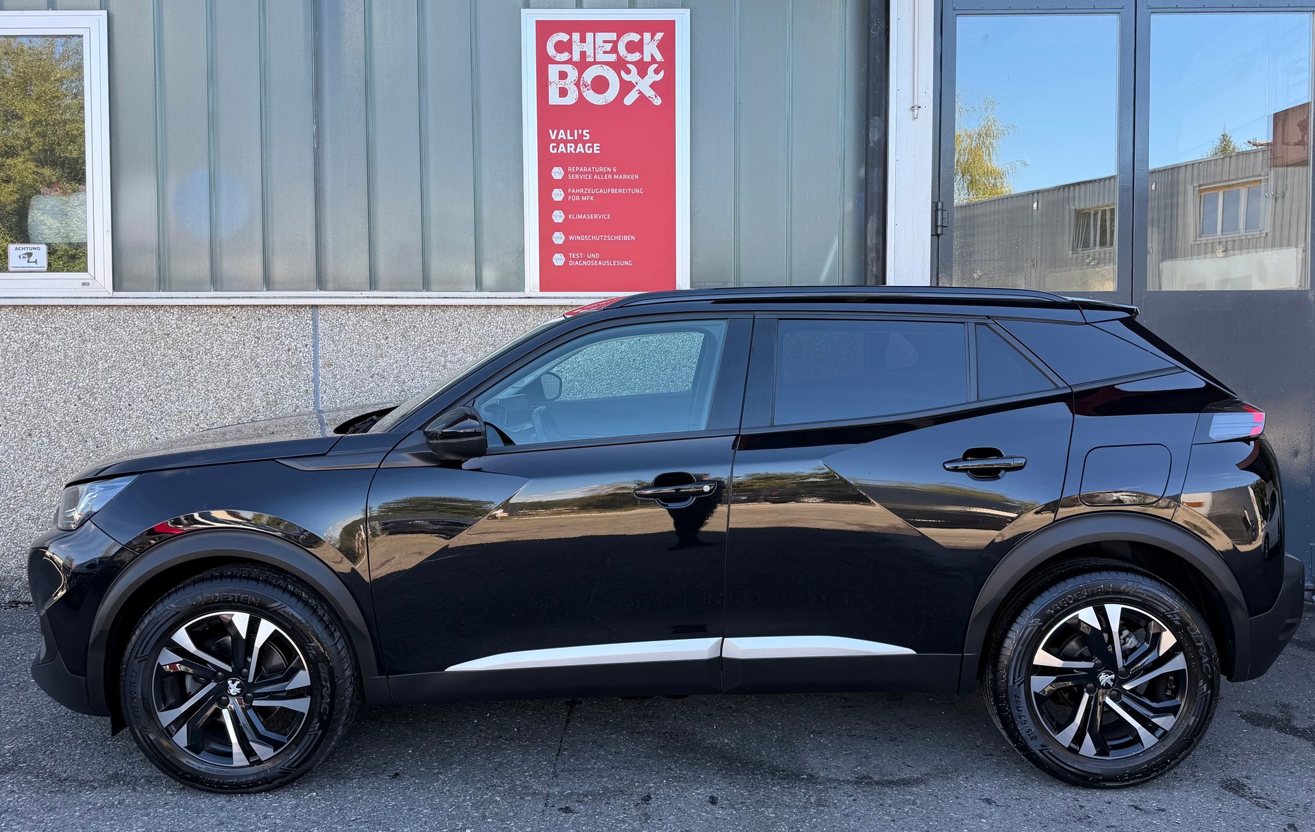 PEUGEOT 2008 1.2 PureTech Allure Pack EAT8-image-1
