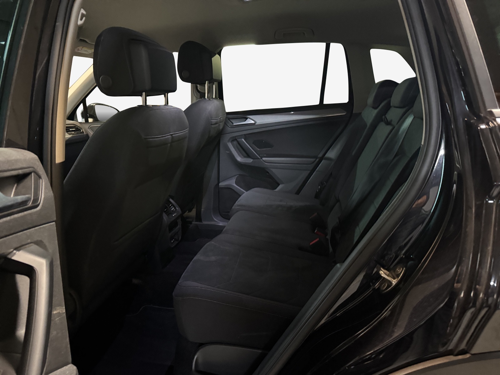 VW Tiguan 2.0TSI Life 4Motion DSG-image-4