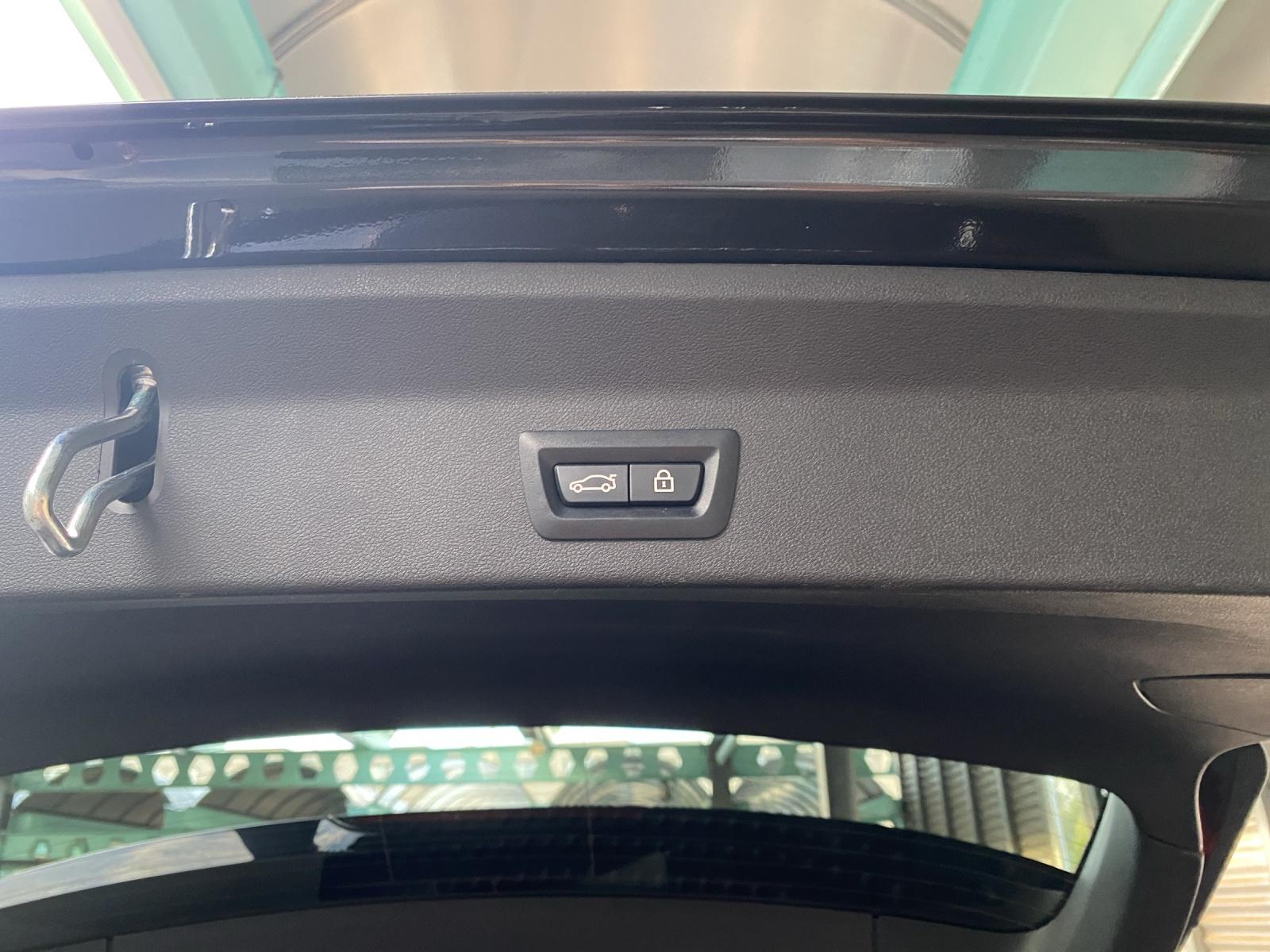 BMW X3 20i xDrive paddles-image-22