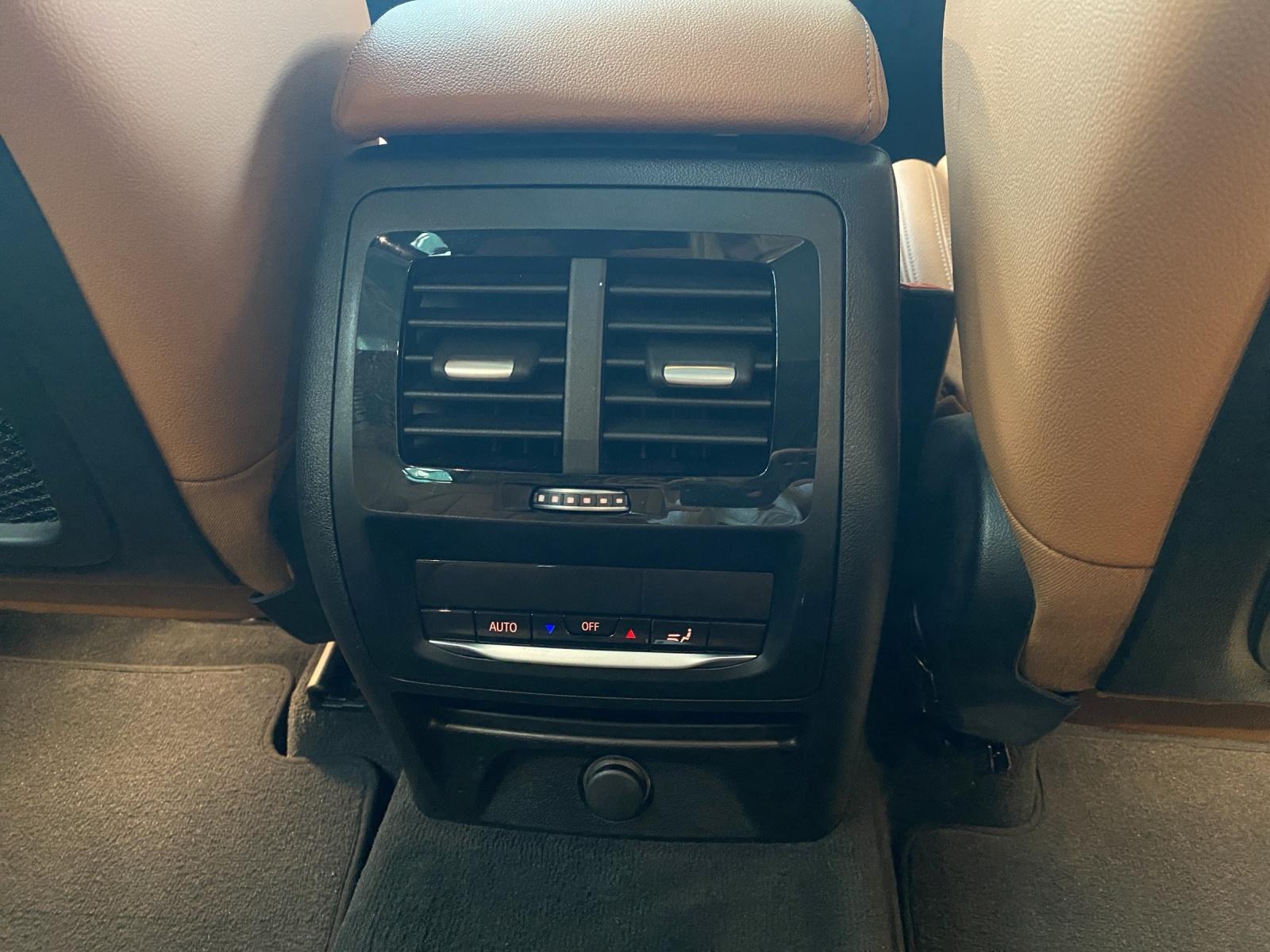 BMW X3 20i xDrive paddles-image-20