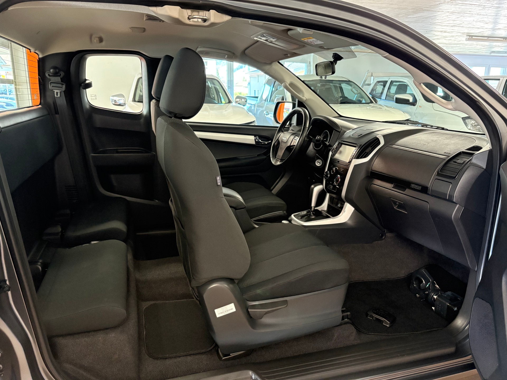 ISUZU D-MAX 1.9 SpaceCab Solar Plus 4x4 A-image-11