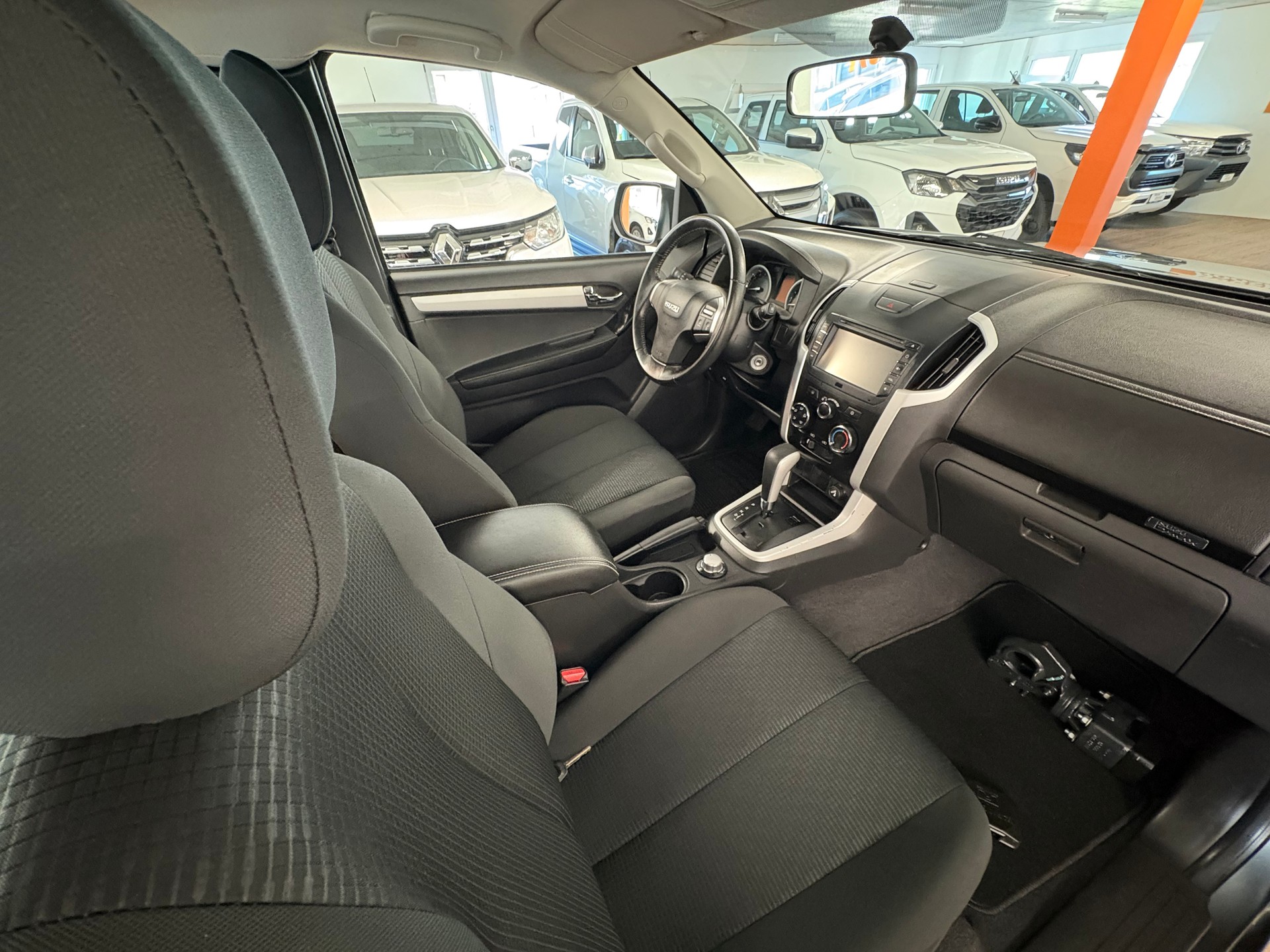 ISUZU D-MAX 1.9 SpaceCab Solar Plus 4x4 A-image-10