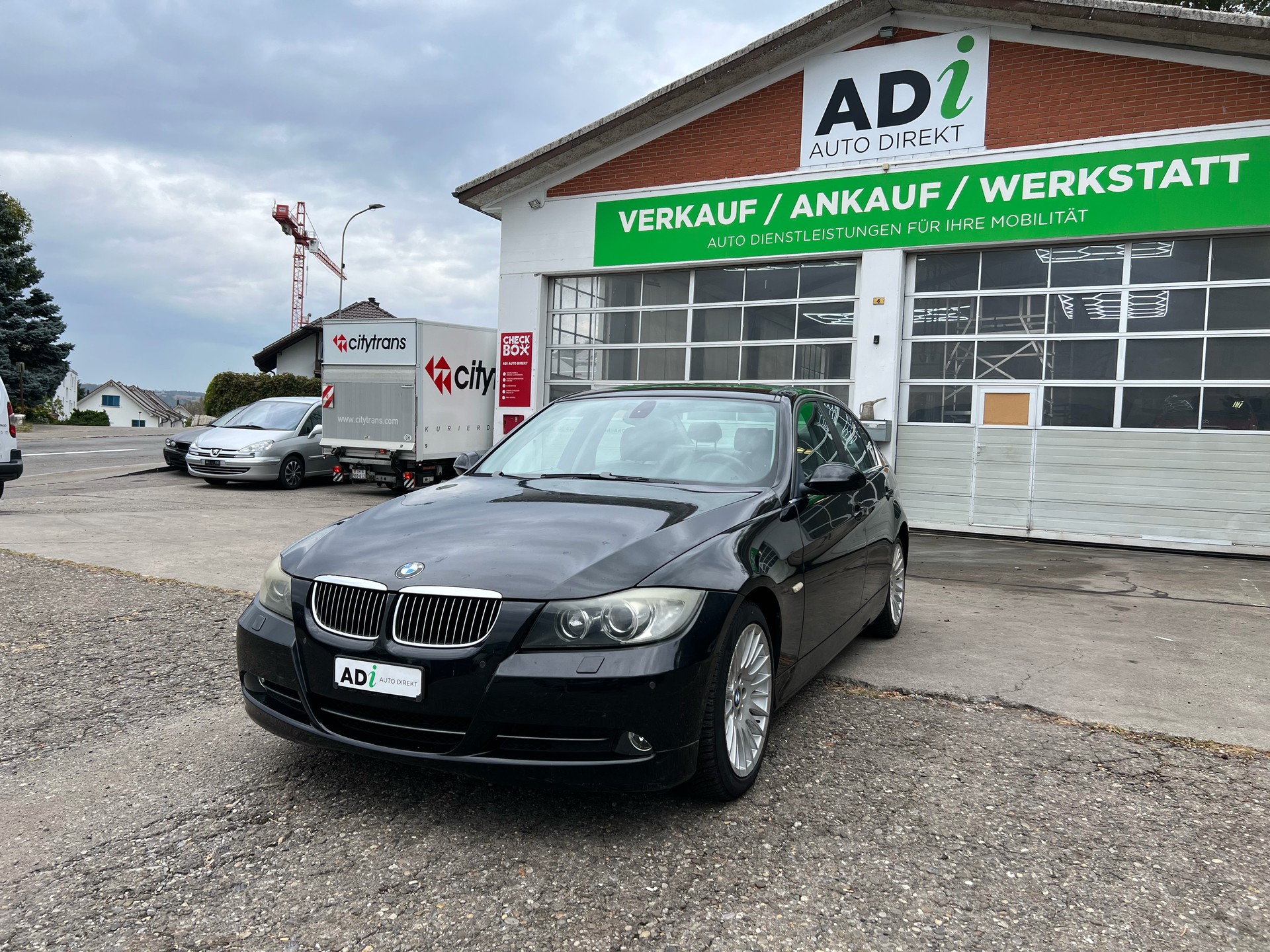 BMW 330xi-image-0