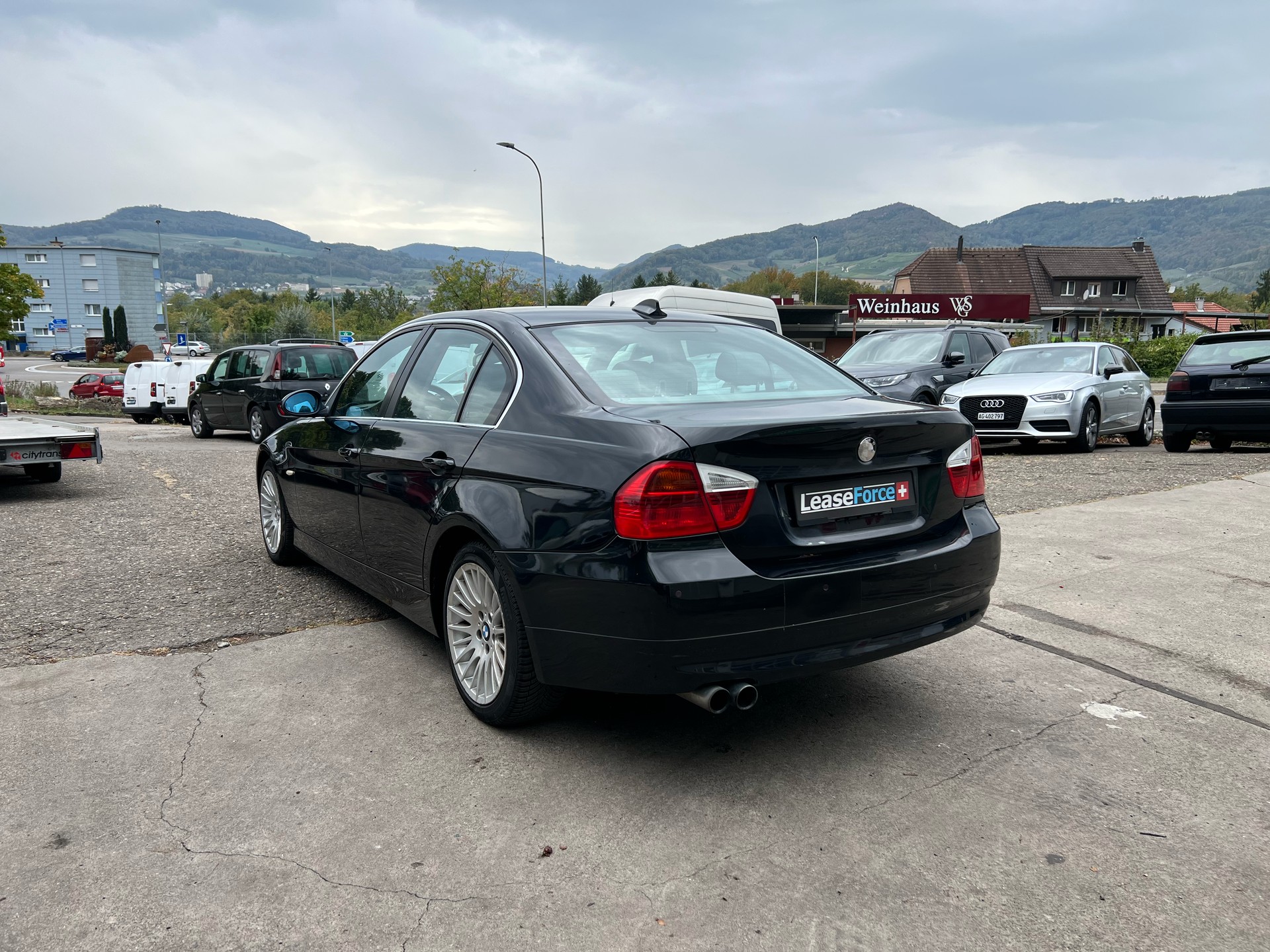 BMW 330xi-image-2