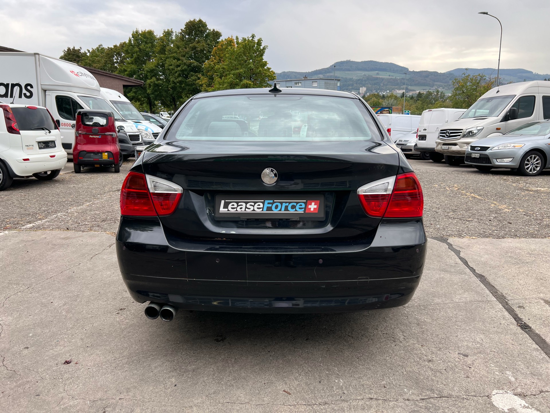 BMW 330xi-image-3