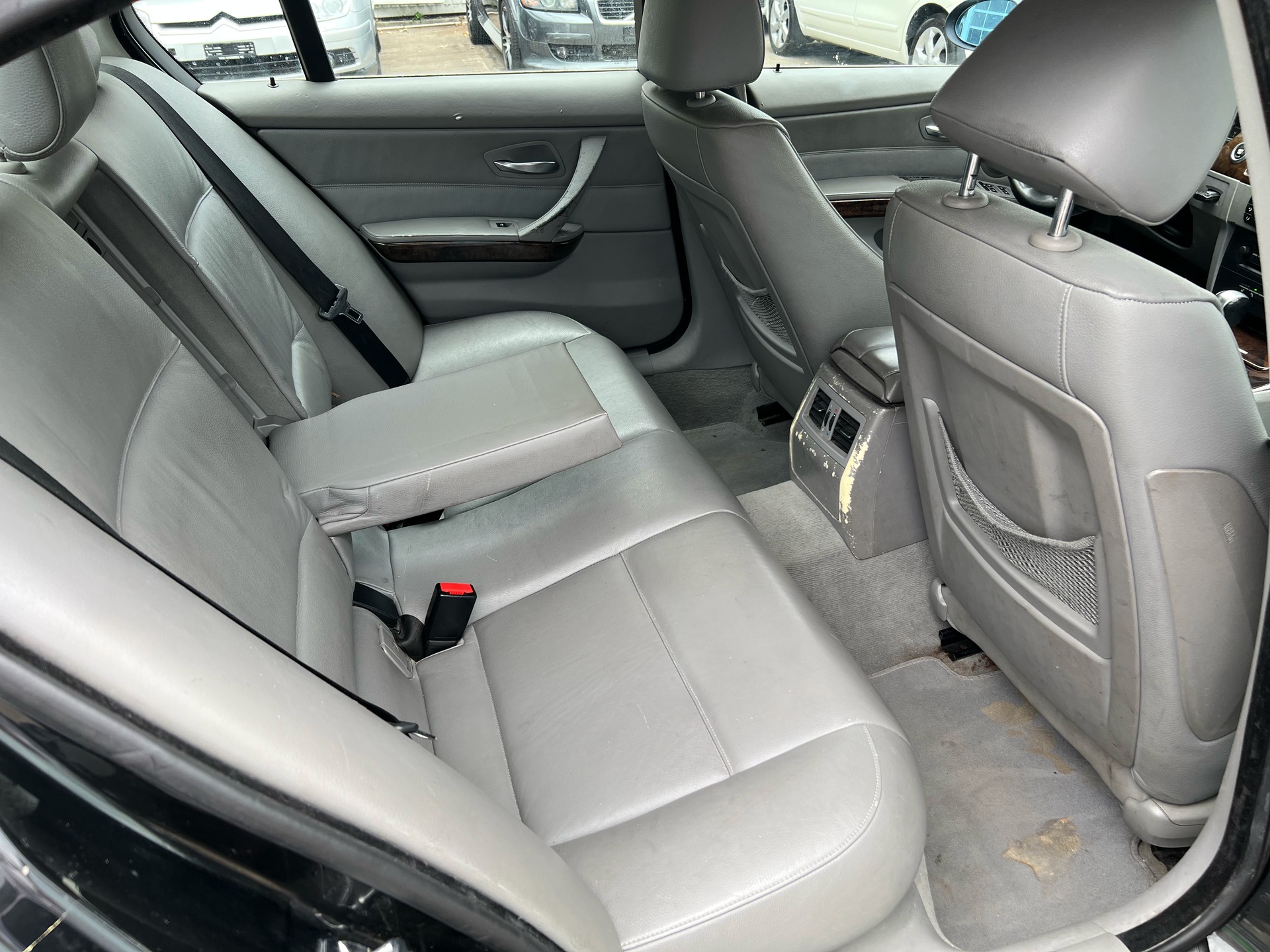 BMW 330xi-image-11