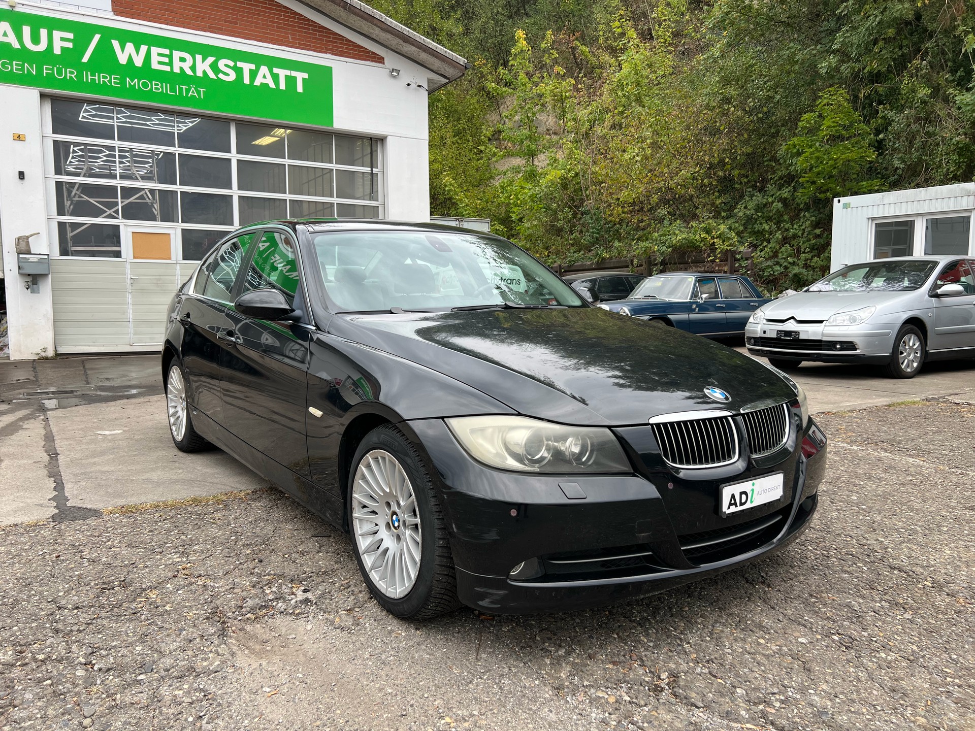 BMW 330xi-image-6