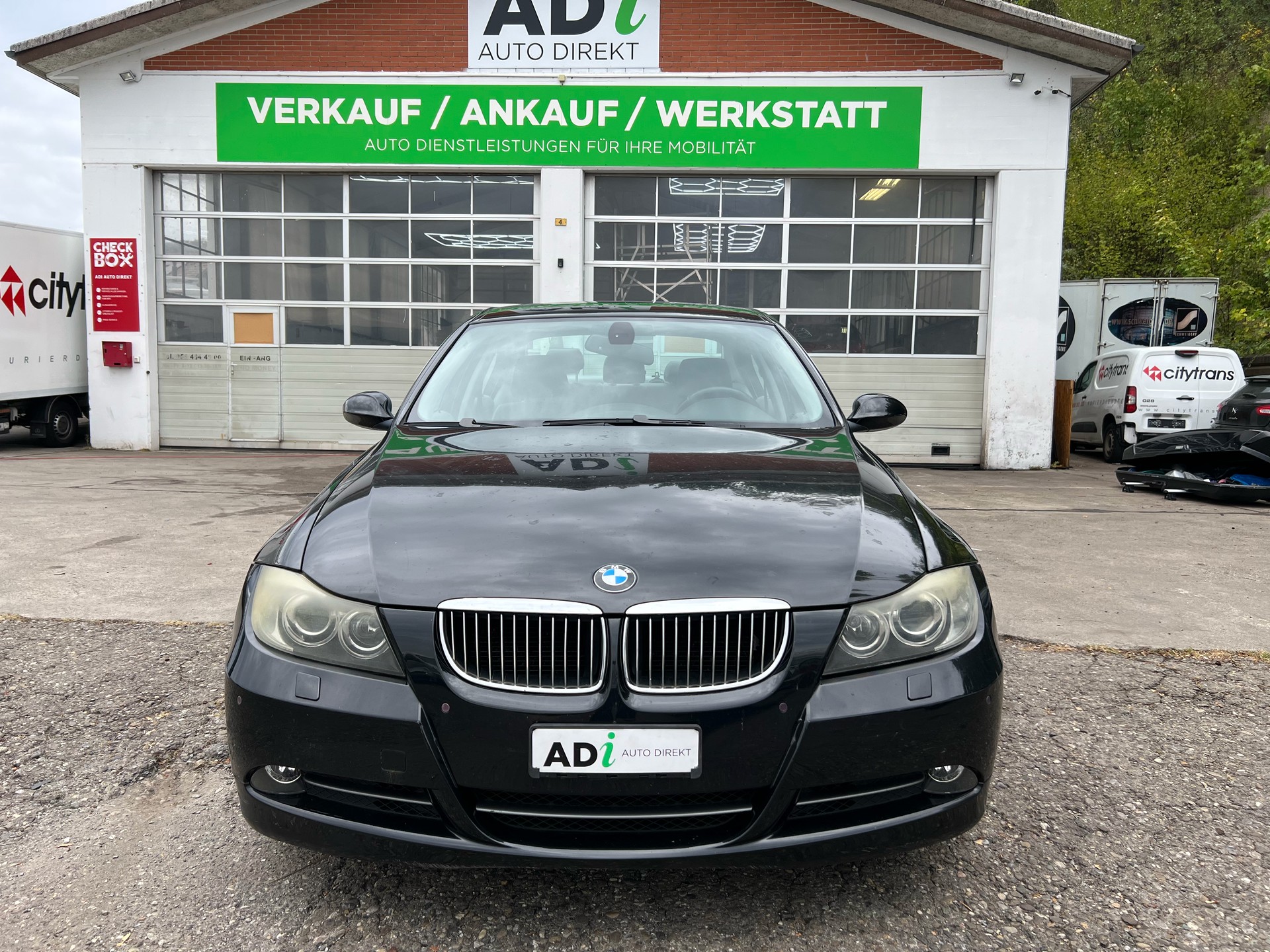 BMW 330xi-image-7
