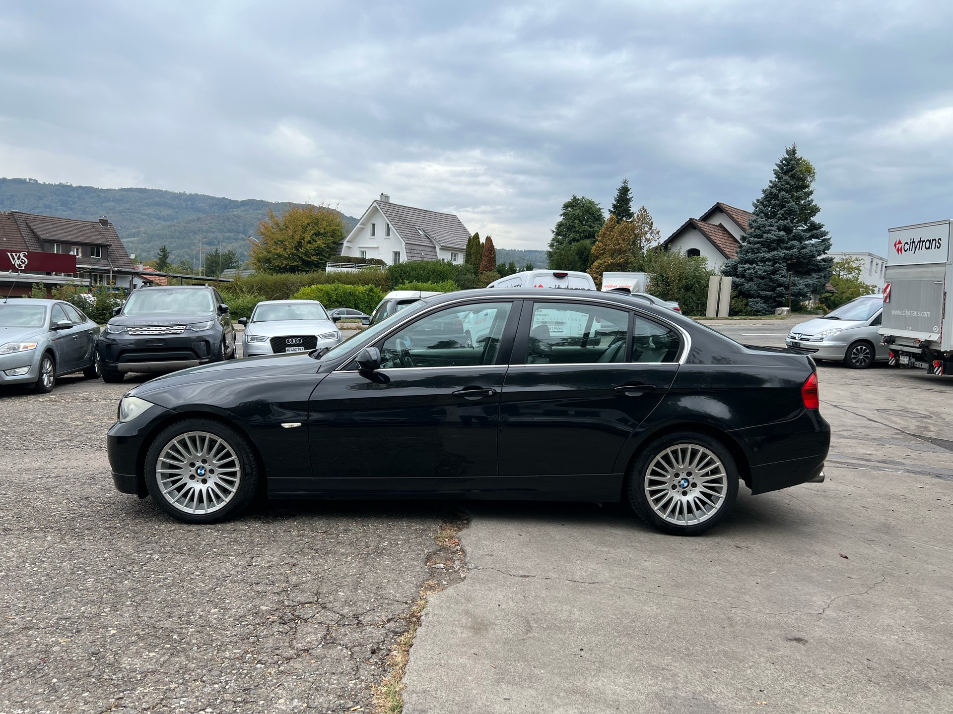 BMW 330xi-image-1