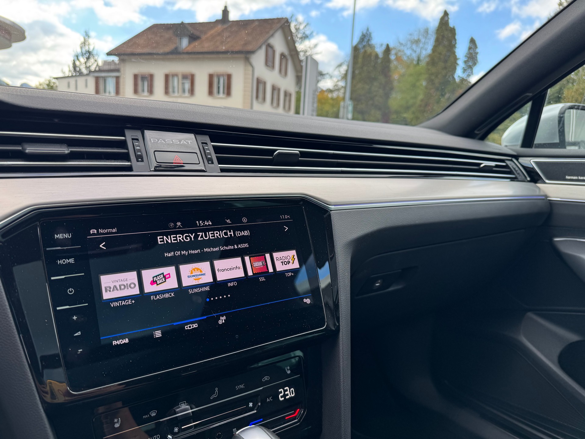VW Passat Alltrack 2.0 TDI 4Motion DSG-image-23