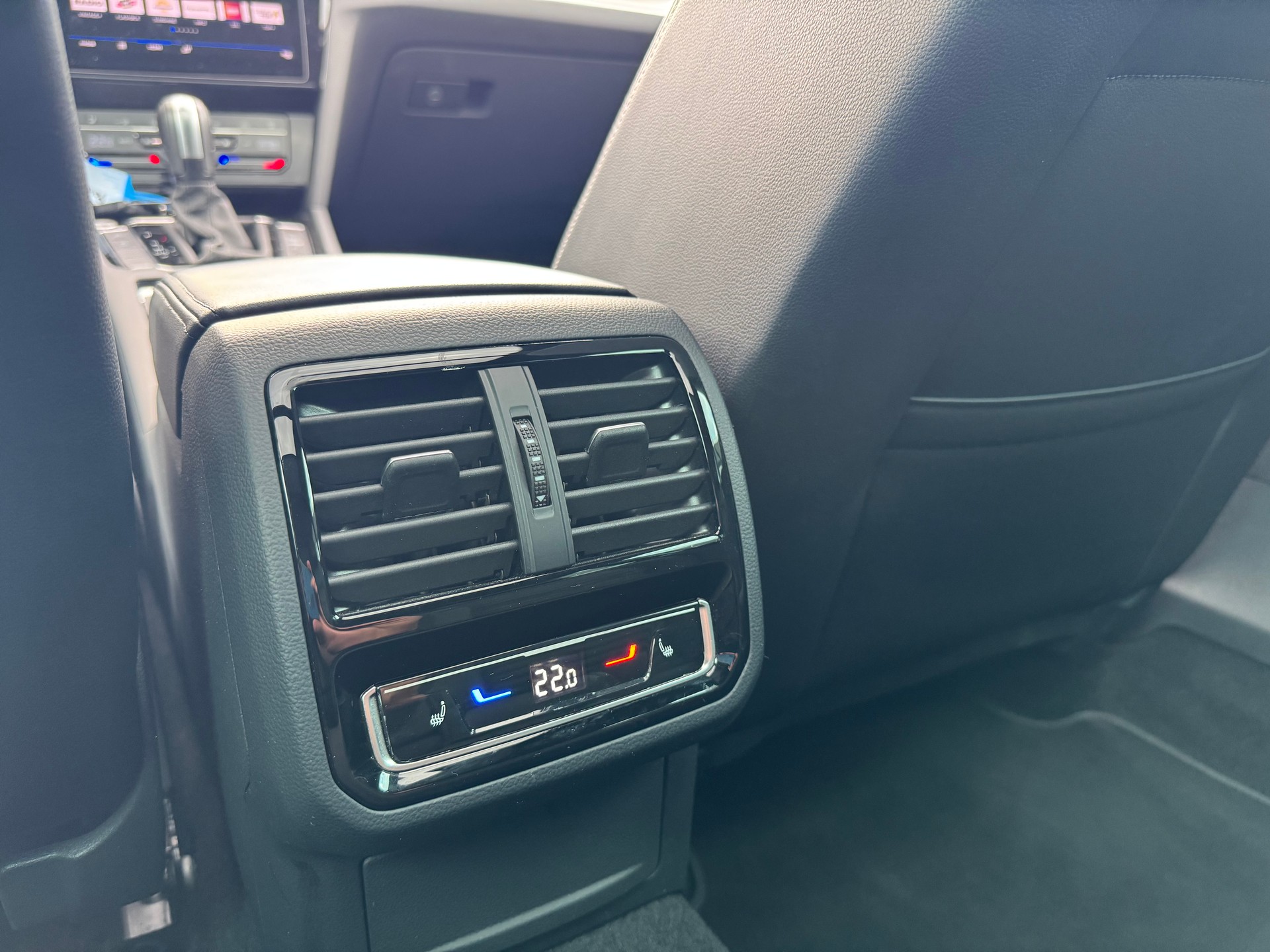 VW Passat Alltrack 2.0 TDI 4Motion DSG-image-24