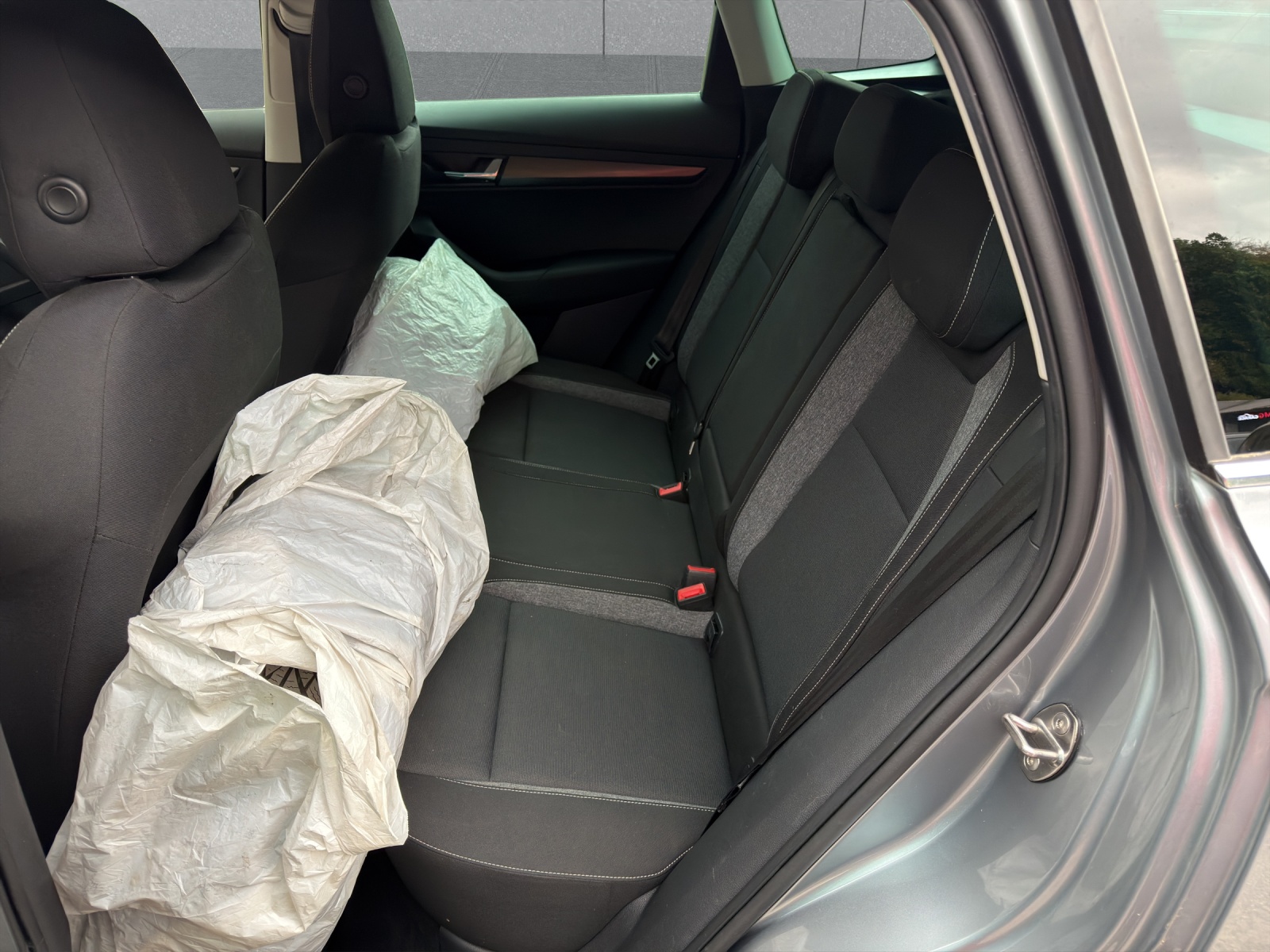 SKODA Karoq 2.0 TDI CR Ambition 4x4 DSG-image-8
