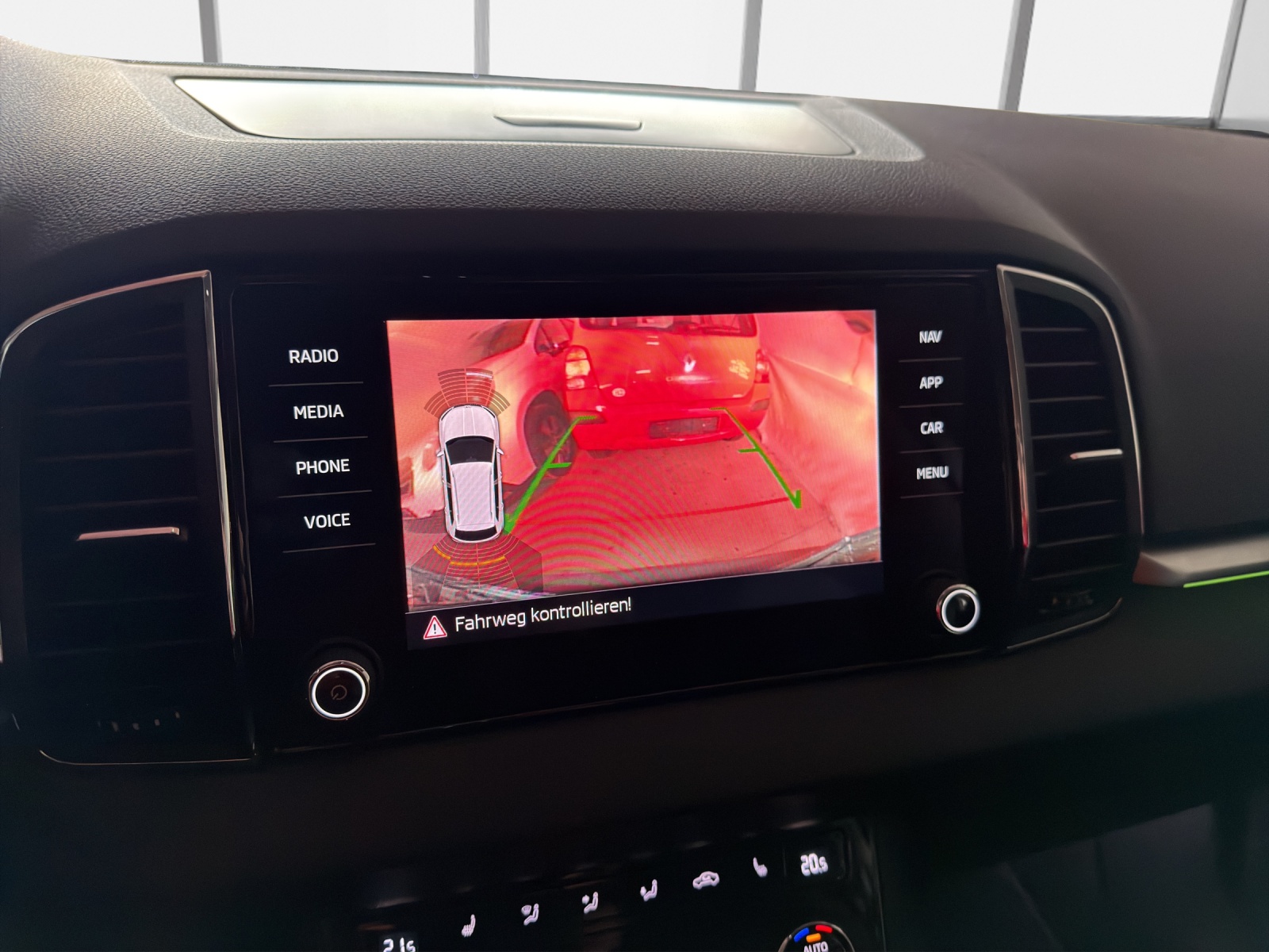 SKODA Karoq 2.0 TDI CR Ambition 4x4 DSG-image-13