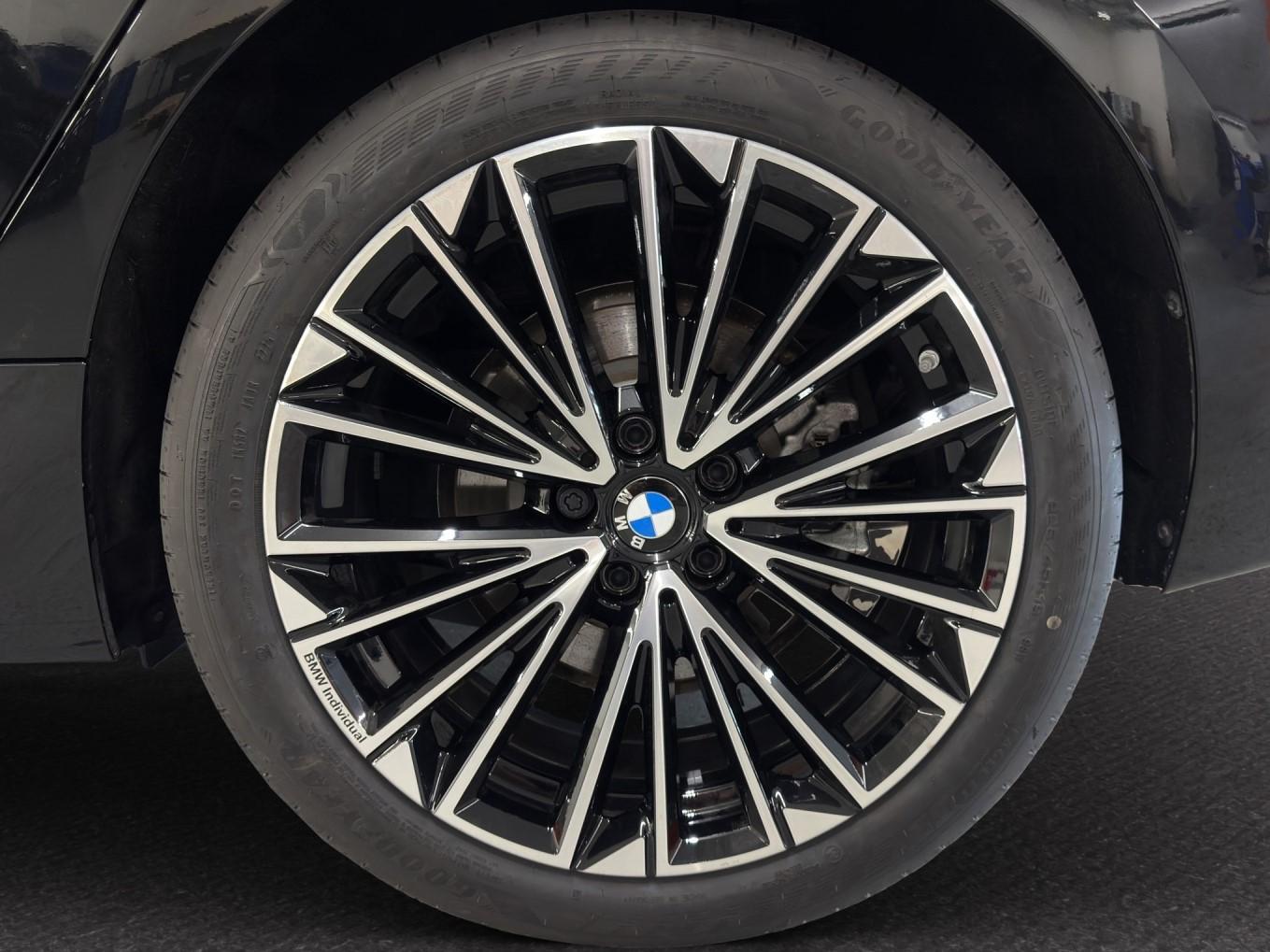 BMW 230e Active Tourer M Sport-image-11