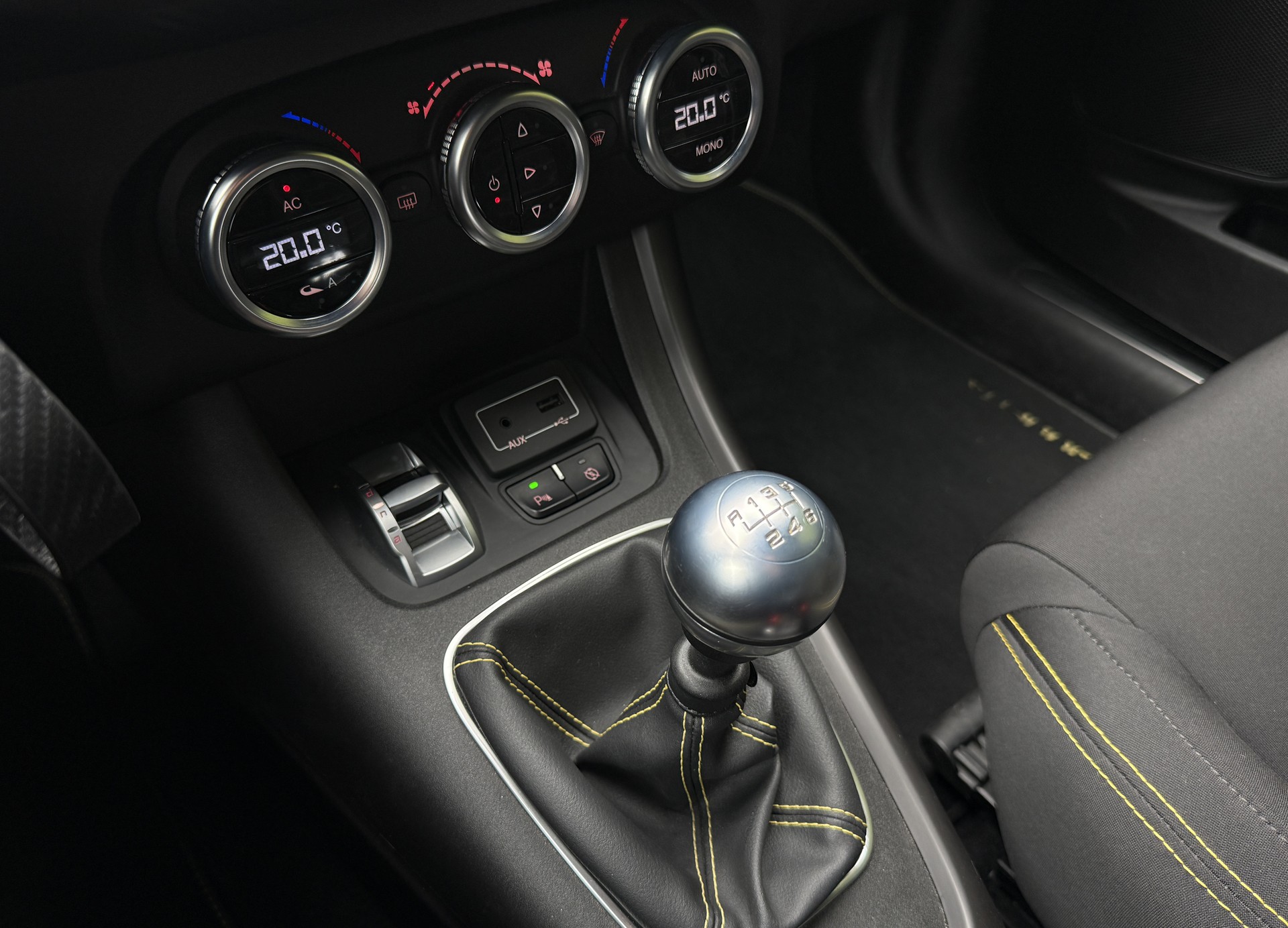 ALFA ROMEO Giulietta 1.4 Turbo Sprint / 1.Hand-image-22
