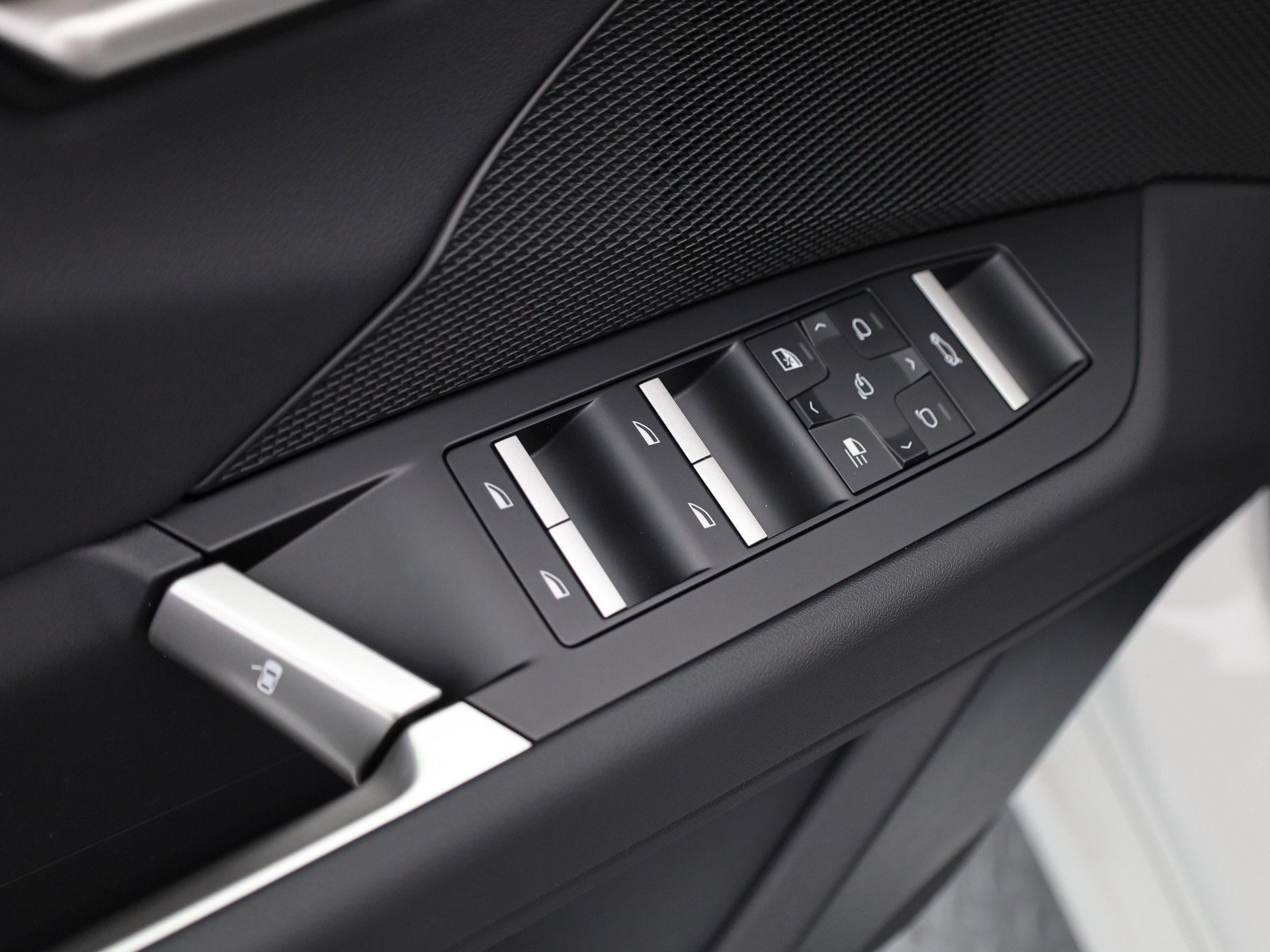 BMW iX3 NA5 50 xDrive-image-10