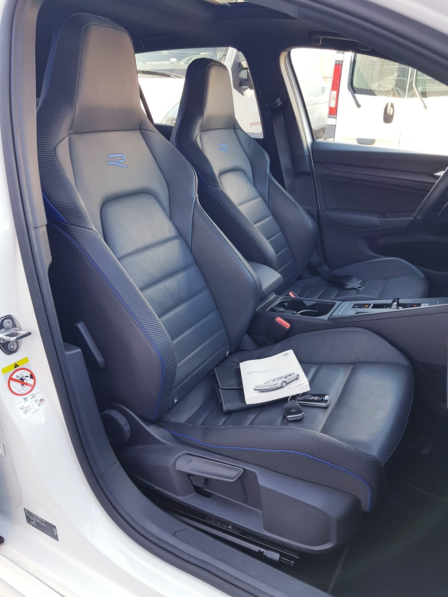 VW Golf 2.0 TSI R DSG 4Motion-image-8