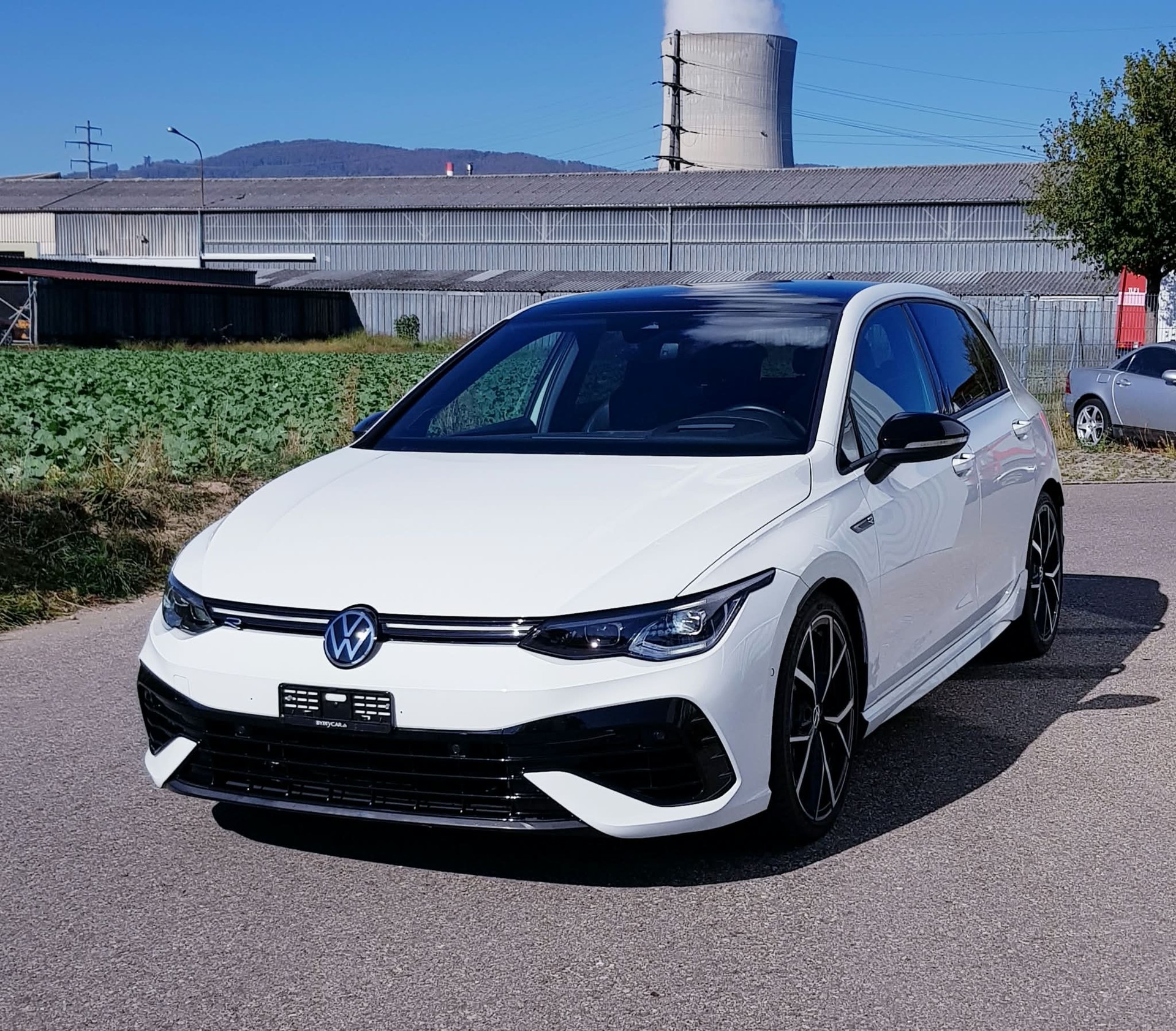 VW Golf 2.0 TSI R DSG 4Motion-image-1