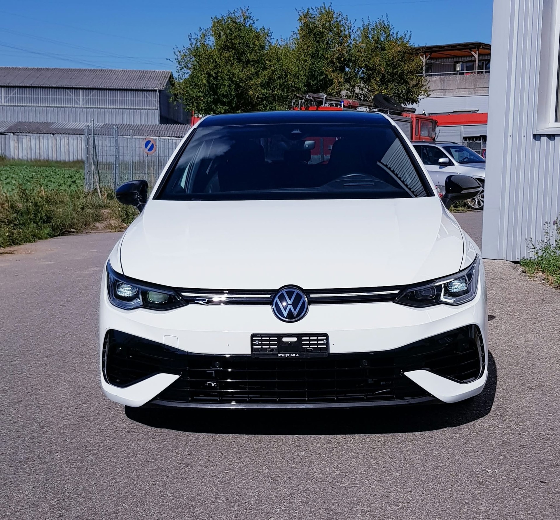 VW Golf 2.0 TSI R DSG 4Motion-image-3